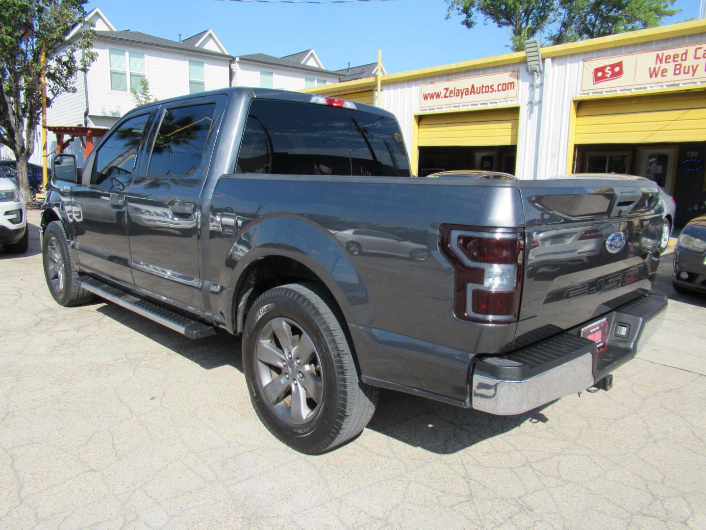 2018 Gray /Gray Ford F-150 King-Ranch SuperCrew 5.5-ft. 2WD (1FTEW1CB6JF) with an 3.3L V6 DOHC 24V engine, Automatic transmission, located at 1511 North Shepherd Dr., Houston, TX, 77008, (281) 657-1221, 29.798361, -95.412560 - 2018 FORD F-150 XLT VIN: 1FTEW1CB6JFB31570 1 F T E W 1 C B 6 J F B 3 1 5 7 0 CREW PICKUP 3.3L V6 F DOHC 24V GASOLINE REAR WHEEL DRIVE - Photo#26