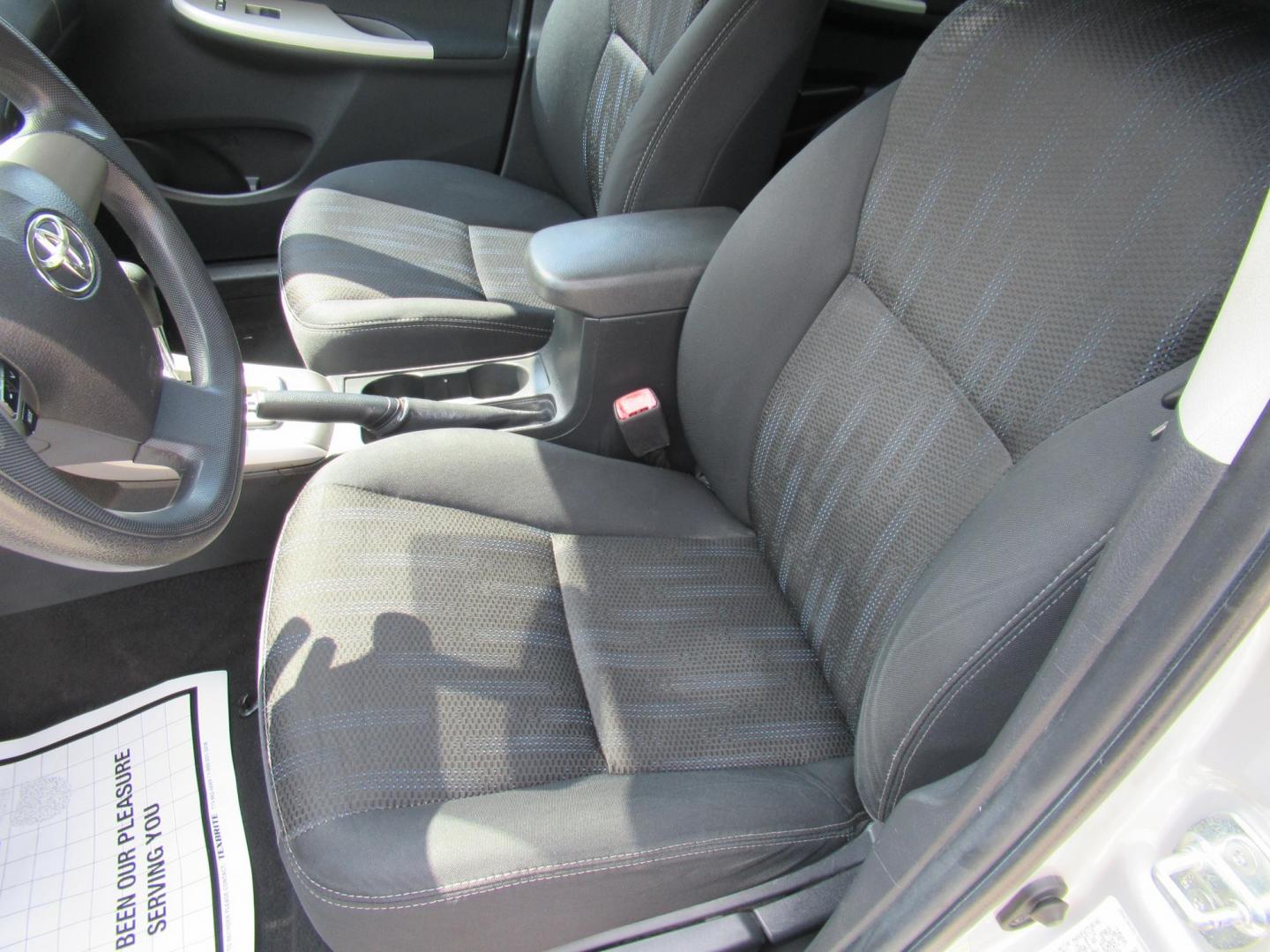 2012 Silver /Black Toyota Corolla LE AT (5YFBU4EE0CP) with an 1.8L L4 DOHC 16V engine, Automatic transmission, located at 1511 North Shepherd Dr., Houston, TX, 77008, (281) 657-1221, 29.798361, -95.412560 - 2012 TOYOTA COROLLA S VIN: 5YFBU4EE0CP065370 5 Y F B U 4 E E 0 C P 0 6 5 3 7 0 SEDAN 4 DR 1.8L I4 F DOHC 16V GASOLINE FRONT WHEEL DRIVE - Photo#2