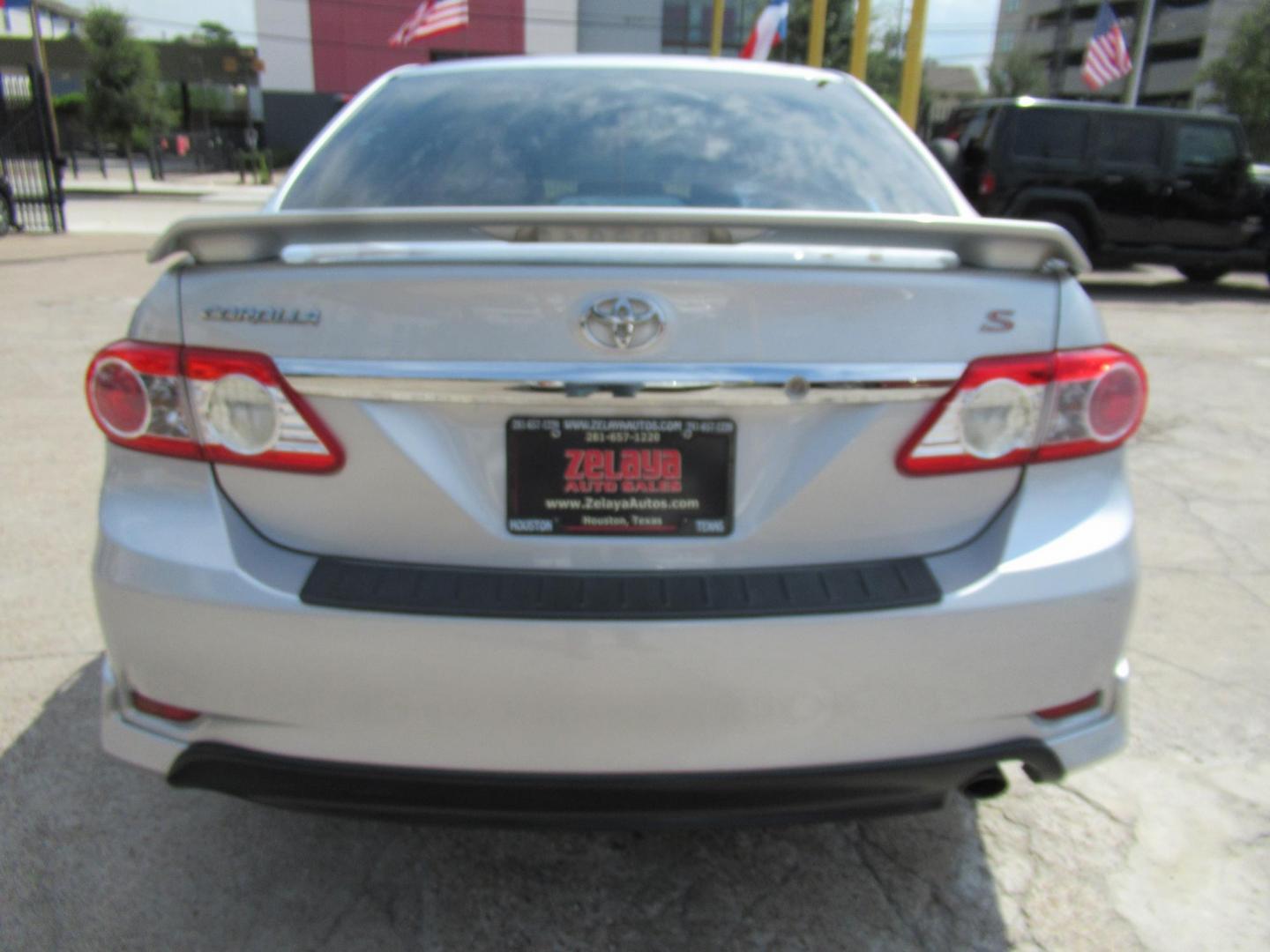 2012 Silver /Black Toyota Corolla LE AT (5YFBU4EE0CP) with an 1.8L L4 DOHC 16V engine, Automatic transmission, located at 1511 North Shepherd Dr., Houston, TX, 77008, (281) 657-1221, 29.798361, -95.412560 - 2012 TOYOTA COROLLA S VIN: 5YFBU4EE0CP065370 5 Y F B U 4 E E 0 C P 0 6 5 3 7 0 SEDAN 4 DR 1.8L I4 F DOHC 16V GASOLINE FRONT WHEEL DRIVE - Photo#12