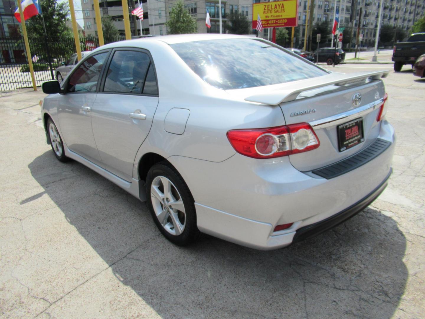 2012 Silver /Black Toyota Corolla LE AT (5YFBU4EE0CP) with an 1.8L L4 DOHC 16V engine, Automatic transmission, located at 1511 North Shepherd Dr., Houston, TX, 77008, (281) 657-1221, 29.798361, -95.412560 - 2012 TOYOTA COROLLA S VIN: 5YFBU4EE0CP065370 5 Y F B U 4 E E 0 C P 0 6 5 3 7 0 SEDAN 4 DR 1.8L I4 F DOHC 16V GASOLINE FRONT WHEEL DRIVE - Photo#11