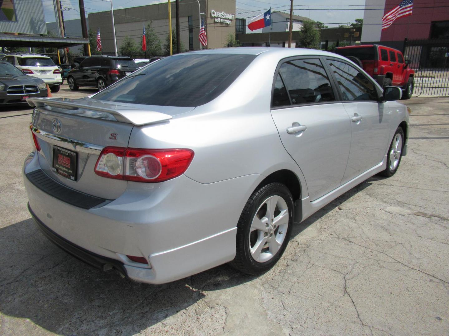 2012 Silver /Black Toyota Corolla LE AT (5YFBU4EE0CP) with an 1.8L L4 DOHC 16V engine, Automatic transmission, located at 1511 North Shepherd Dr., Houston, TX, 77008, (281) 657-1221, 29.798361, -95.412560 - 2012 TOYOTA COROLLA S VIN: 5YFBU4EE0CP065370 5 Y F B U 4 E E 0 C P 0 6 5 3 7 0 SEDAN 4 DR 1.8L I4 F DOHC 16V GASOLINE FRONT WHEEL DRIVE - Photo#13