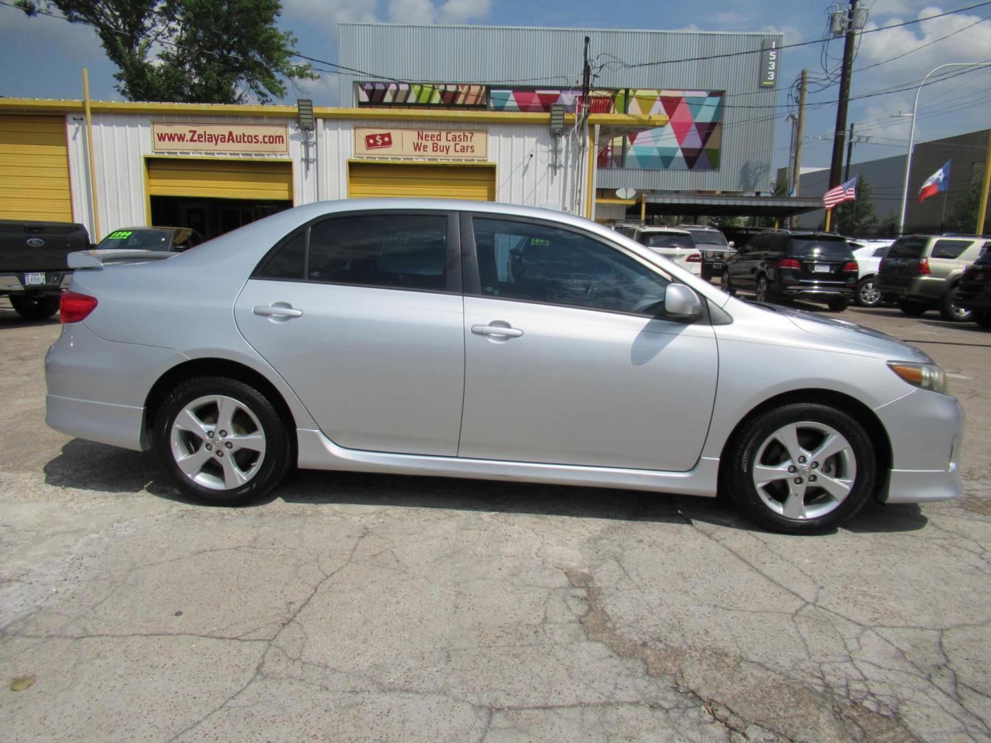 2012 Silver /Black Toyota Corolla LE AT (5YFBU4EE0CP) with an 1.8L L4 DOHC 16V engine, Automatic transmission, located at 1511 North Shepherd Dr., Houston, TX, 77008, (281) 657-1221, 29.798361, -95.412560 - 2012 TOYOTA COROLLA S VIN: 5YFBU4EE0CP065370 5 Y F B U 4 E E 0 C P 0 6 5 3 7 0 SEDAN 4 DR 1.8L I4 F DOHC 16V GASOLINE FRONT WHEEL DRIVE - Photo#14