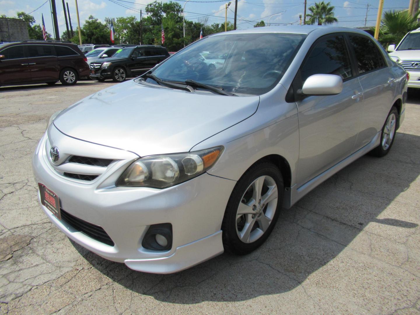 2012 Silver /Black Toyota Corolla LE AT (5YFBU4EE0CP) with an 1.8L L4 DOHC 16V engine, Automatic transmission, located at 1511 North Shepherd Dr., Houston, TX, 77008, (281) 657-1221, 29.798361, -95.412560 - 2012 TOYOTA COROLLA S VIN: 5YFBU4EE0CP065370 5 Y F B U 4 E E 0 C P 0 6 5 3 7 0 SEDAN 4 DR 1.8L I4 F DOHC 16V GASOLINE FRONT WHEEL DRIVE - Photo#17