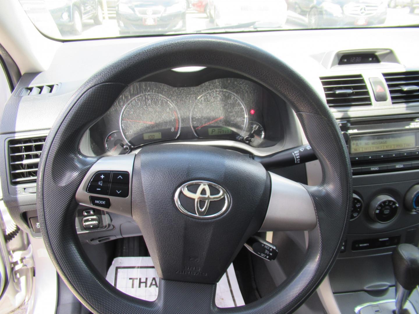 2012 Silver /Black Toyota Corolla LE AT (5YFBU4EE0CP) with an 1.8L L4 DOHC 16V engine, Automatic transmission, located at 1511 North Shepherd Dr., Houston, TX, 77008, (281) 657-1221, 29.798361, -95.412560 - 2012 TOYOTA COROLLA S VIN: 5YFBU4EE0CP065370 5 Y F B U 4 E E 0 C P 0 6 5 3 7 0 SEDAN 4 DR 1.8L I4 F DOHC 16V GASOLINE FRONT WHEEL DRIVE- Photo#5