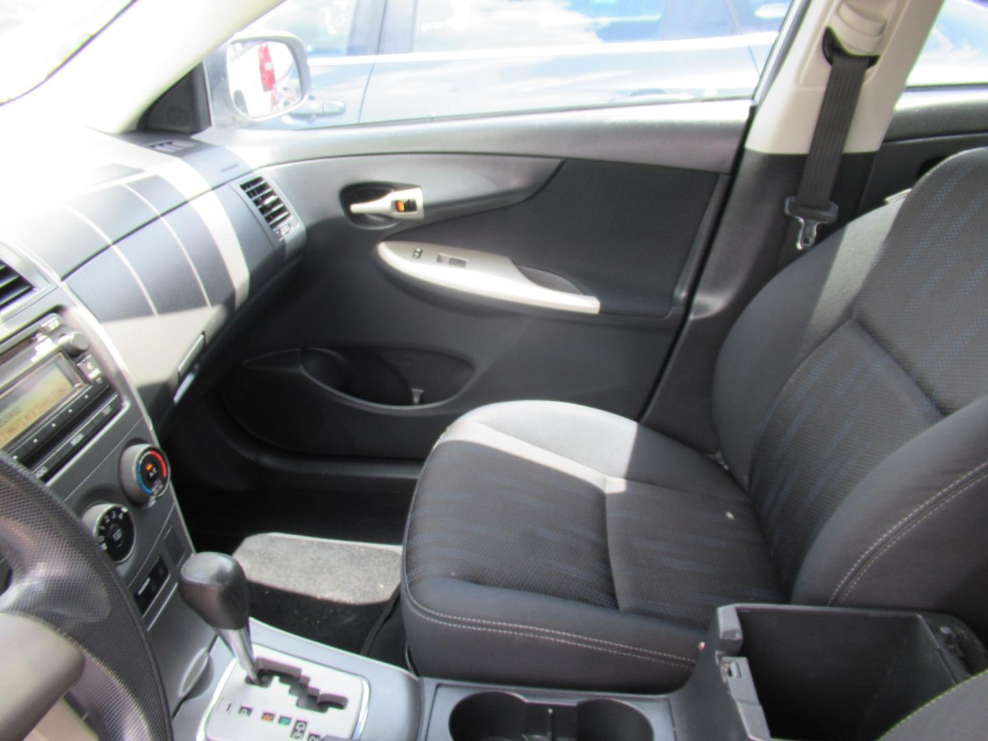 2012 Silver /Black Toyota Corolla LE AT (5YFBU4EE0CP) with an 1.8L L4 DOHC 16V engine, Automatic transmission, located at 1511 North Shepherd Dr., Houston, TX, 77008, (281) 657-1221, 29.798361, -95.412560 - 2012 TOYOTA COROLLA S VIN: 5YFBU4EE0CP065370 5 Y F B U 4 E E 0 C P 0 6 5 3 7 0 SEDAN 4 DR 1.8L I4 F DOHC 16V GASOLINE FRONT WHEEL DRIVE- Photo#6