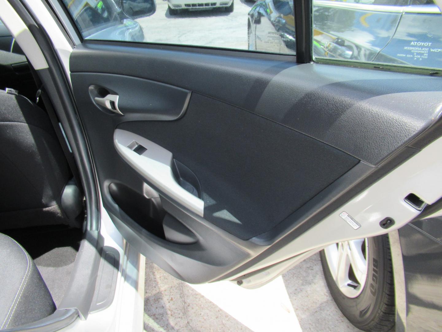 2012 Silver /Black Toyota Corolla LE AT (5YFBU4EE0CP) with an 1.8L L4 DOHC 16V engine, Automatic transmission, located at 1511 North Shepherd Dr., Houston, TX, 77008, (281) 657-1221, 29.798361, -95.412560 - 2012 TOYOTA COROLLA S VIN: 5YFBU4EE0CP065370 5 Y F B U 4 E E 0 C P 0 6 5 3 7 0 SEDAN 4 DR 1.8L I4 F DOHC 16V GASOLINE FRONT WHEEL DRIVE- Photo#8