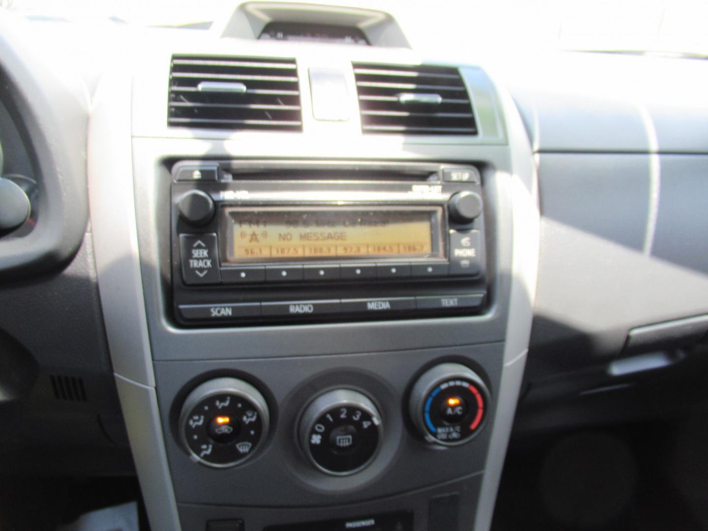 2012 Silver /Black Toyota Corolla LE AT (5YFBU4EE0CP) with an 1.8L L4 DOHC 16V engine, Automatic transmission, located at 1511 North Shepherd Dr., Houston, TX, 77008, (281) 657-1221, 29.798361, -95.412560 - 2012 TOYOTA COROLLA S VIN: 5YFBU4EE0CP065370 5 Y F B U 4 E E 0 C P 0 6 5 3 7 0 SEDAN 4 DR 1.8L I4 F DOHC 16V GASOLINE FRONT WHEEL DRIVE- Photo#11