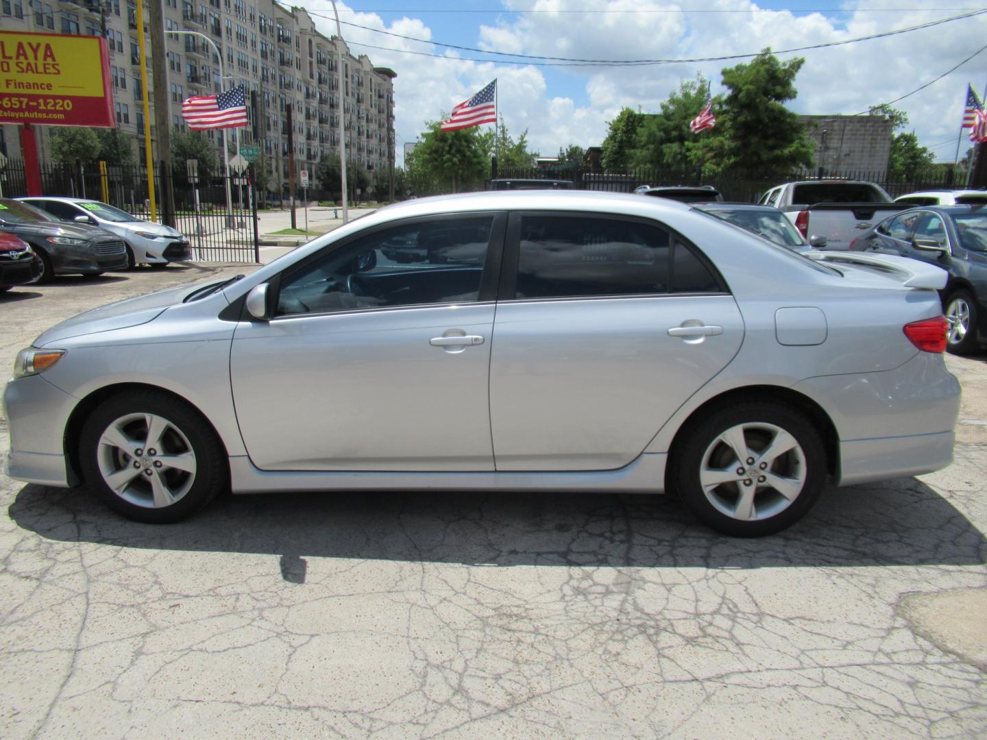 2012 Silver /Black Toyota Corolla LE AT (5YFBU4EE0CP) with an 1.8L L4 DOHC 16V engine, Automatic transmission, located at 1511 North Shepherd Dr., Houston, TX, 77008, (281) 657-1221, 29.798361, -95.412560 - 2012 TOYOTA COROLLA S VIN: 5YFBU4EE0CP065370 5 Y F B U 4 E E 0 C P 0 6 5 3 7 0 SEDAN 4 DR 1.8L I4 F DOHC 16V GASOLINE FRONT WHEEL DRIVE- Photo#13