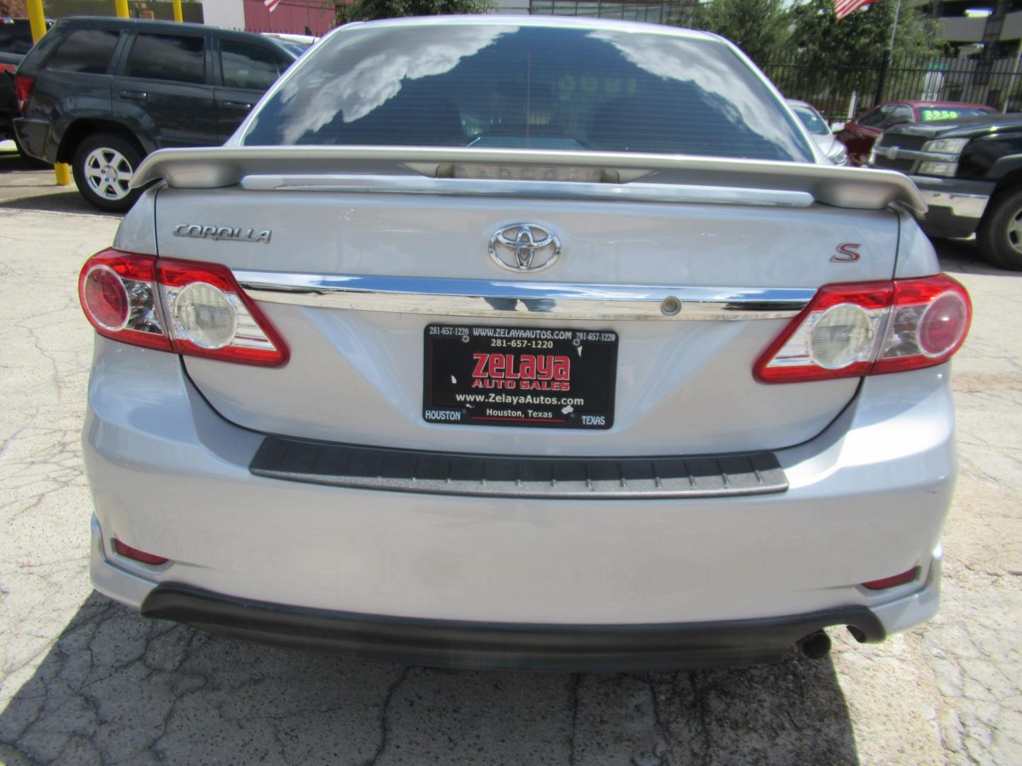 2012 Silver /Black Toyota Corolla LE AT (5YFBU4EE0CP) with an 1.8L L4 DOHC 16V engine, Automatic transmission, located at 1511 North Shepherd Dr., Houston, TX, 77008, (281) 657-1221, 29.798361, -95.412560 - 2012 TOYOTA COROLLA S VIN: 5YFBU4EE0CP065370 5 Y F B U 4 E E 0 C P 0 6 5 3 7 0 SEDAN 4 DR 1.8L I4 F DOHC 16V GASOLINE FRONT WHEEL DRIVE- Photo#15