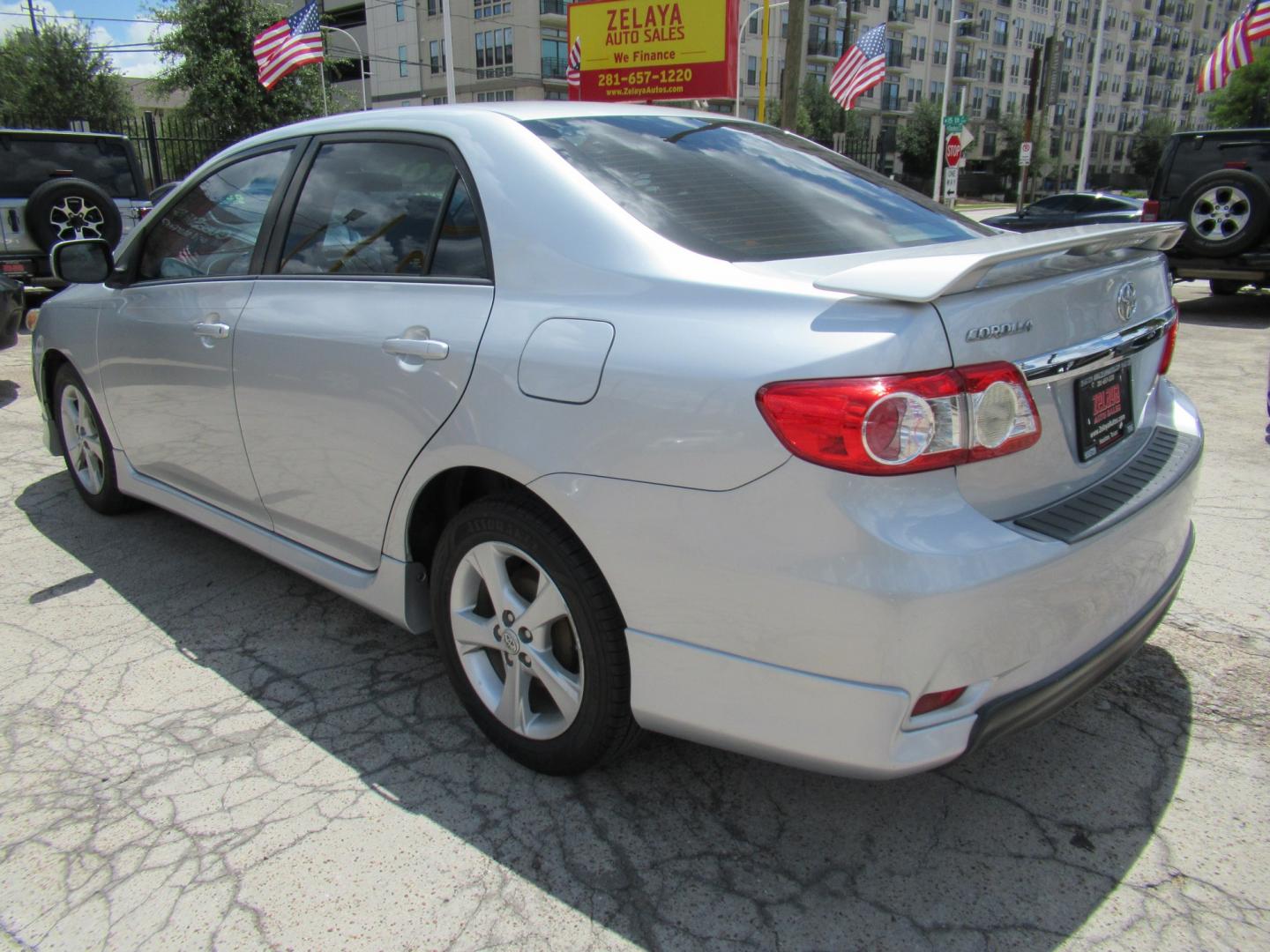 2012 Silver /Black Toyota Corolla LE AT (5YFBU4EE0CP) with an 1.8L L4 DOHC 16V engine, Automatic transmission, located at 1511 North Shepherd Dr., Houston, TX, 77008, (281) 657-1221, 29.798361, -95.412560 - 2012 TOYOTA COROLLA S VIN: 5YFBU4EE0CP065370 5 Y F B U 4 E E 0 C P 0 6 5 3 7 0 SEDAN 4 DR 1.8L I4 F DOHC 16V GASOLINE FRONT WHEEL DRIVE- Photo#14