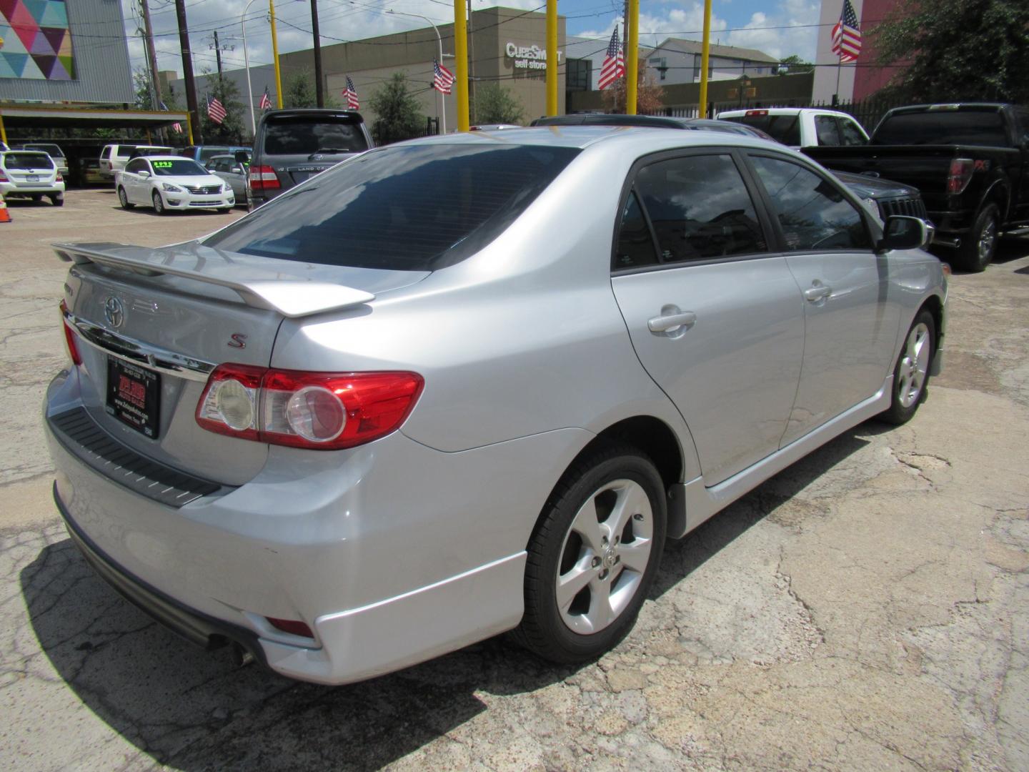 2012 Silver /Black Toyota Corolla LE AT (5YFBU4EE0CP) with an 1.8L L4 DOHC 16V engine, Automatic transmission, located at 1511 North Shepherd Dr., Houston, TX, 77008, (281) 657-1221, 29.798361, -95.412560 - 2012 TOYOTA COROLLA S VIN: 5YFBU4EE0CP065370 5 Y F B U 4 E E 0 C P 0 6 5 3 7 0 SEDAN 4 DR 1.8L I4 F DOHC 16V GASOLINE FRONT WHEEL DRIVE- Photo#16