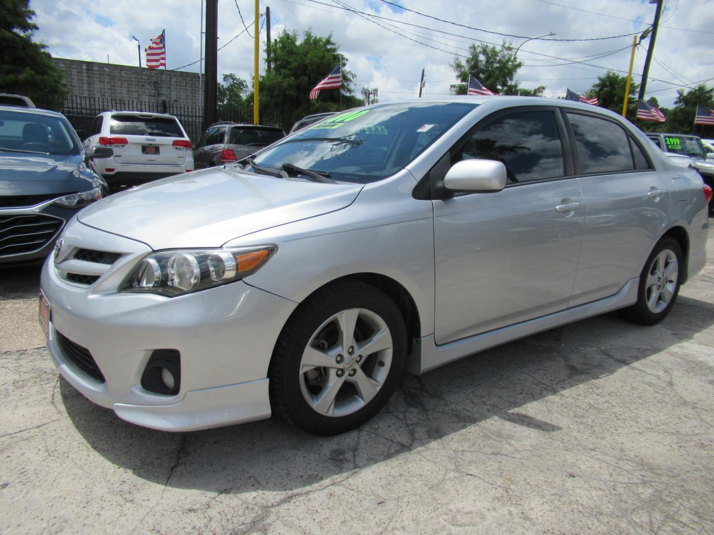 2012 Silver /Black Toyota Corolla LE AT (5YFBU4EE0CP) with an 1.8L L4 DOHC 16V engine, Automatic transmission, located at 1511 North Shepherd Dr., Houston, TX, 77008, (281) 657-1221, 29.798361, -95.412560 - 2012 TOYOTA COROLLA S VIN: 5YFBU4EE0CP065370 5 Y F B U 4 E E 0 C P 0 6 5 3 7 0 SEDAN 4 DR 1.8L I4 F DOHC 16V GASOLINE FRONT WHEEL DRIVE- Photo#19