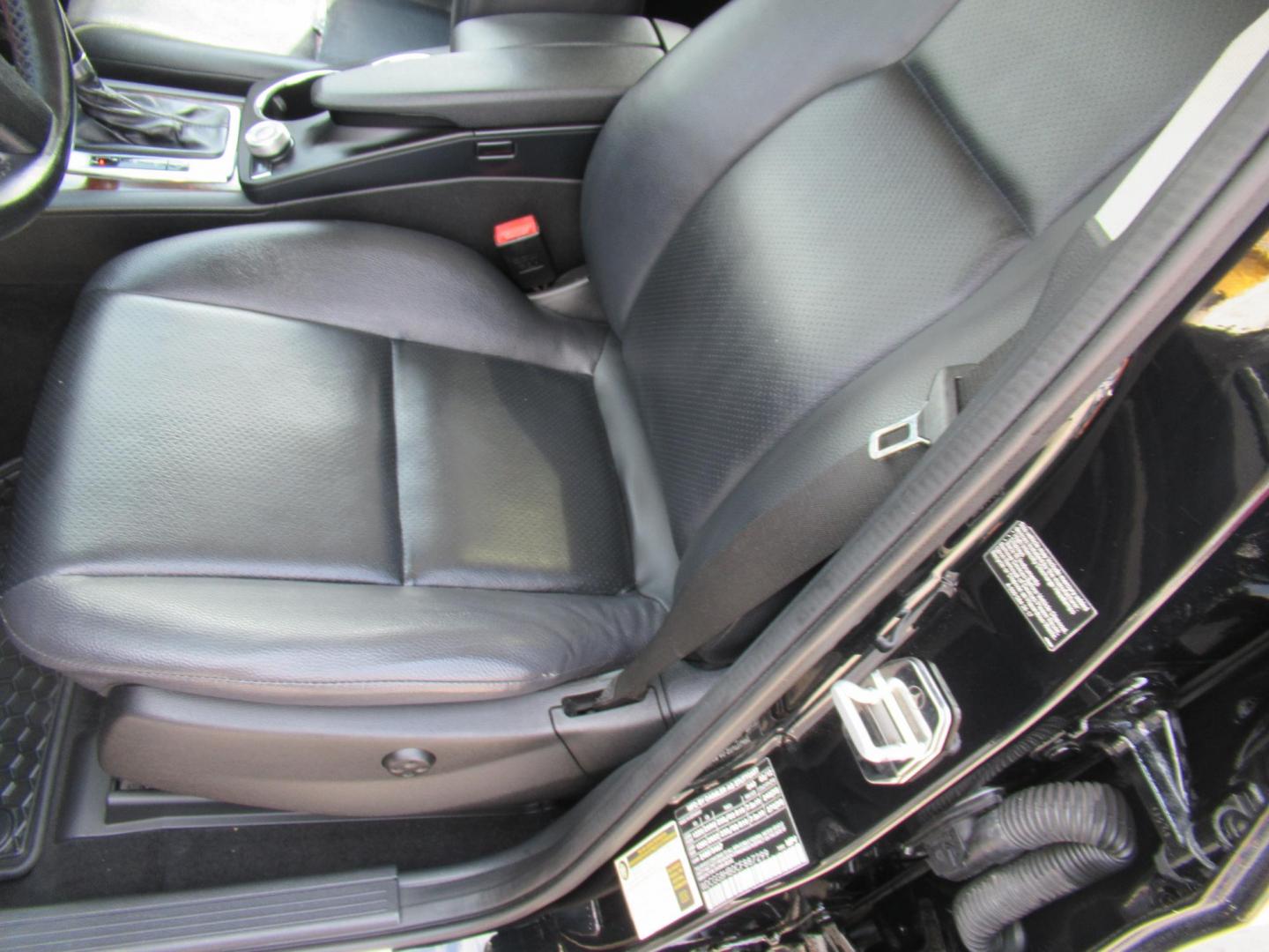 2012 Black /Black Mercedes-Benz GLK-Class GLK350 4MATIC (WDCGG8HB0CF) with an 3.5L V6 DOHC 24V engine, Automatic transmission, located at 1511 North Shepherd Dr., Houston, TX, 77008, (281) 657-1221, 29.798361, -95.412560 - 2012 MERCEDES-BENZ GLK 350 4MATIC VIN: WDCGG8HB0CF887299 W D C G G 8 H B 0 C F 8 8 7 2 9 9 4 DOOR WAGON/SPORT UTILITY 3.5L V6 F DOHC 24V GASOLINE ALL WHEEL DRIVE - Photo#5