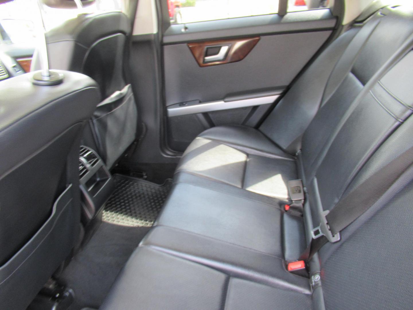 2012 Black /Black Mercedes-Benz GLK-Class GLK350 4MATIC (WDCGG8HB0CF) with an 3.5L V6 DOHC 24V engine, Automatic transmission, located at 1511 North Shepherd Dr., Houston, TX, 77008, (281) 657-1221, 29.798361, -95.412560 - 2012 MERCEDES-BENZ GLK 350 4MATIC VIN: WDCGG8HB0CF887299 W D C G G 8 H B 0 C F 8 8 7 2 9 9 4 DOOR WAGON/SPORT UTILITY 3.5L V6 F DOHC 24V GASOLINE ALL WHEEL DRIVE - Photo#7