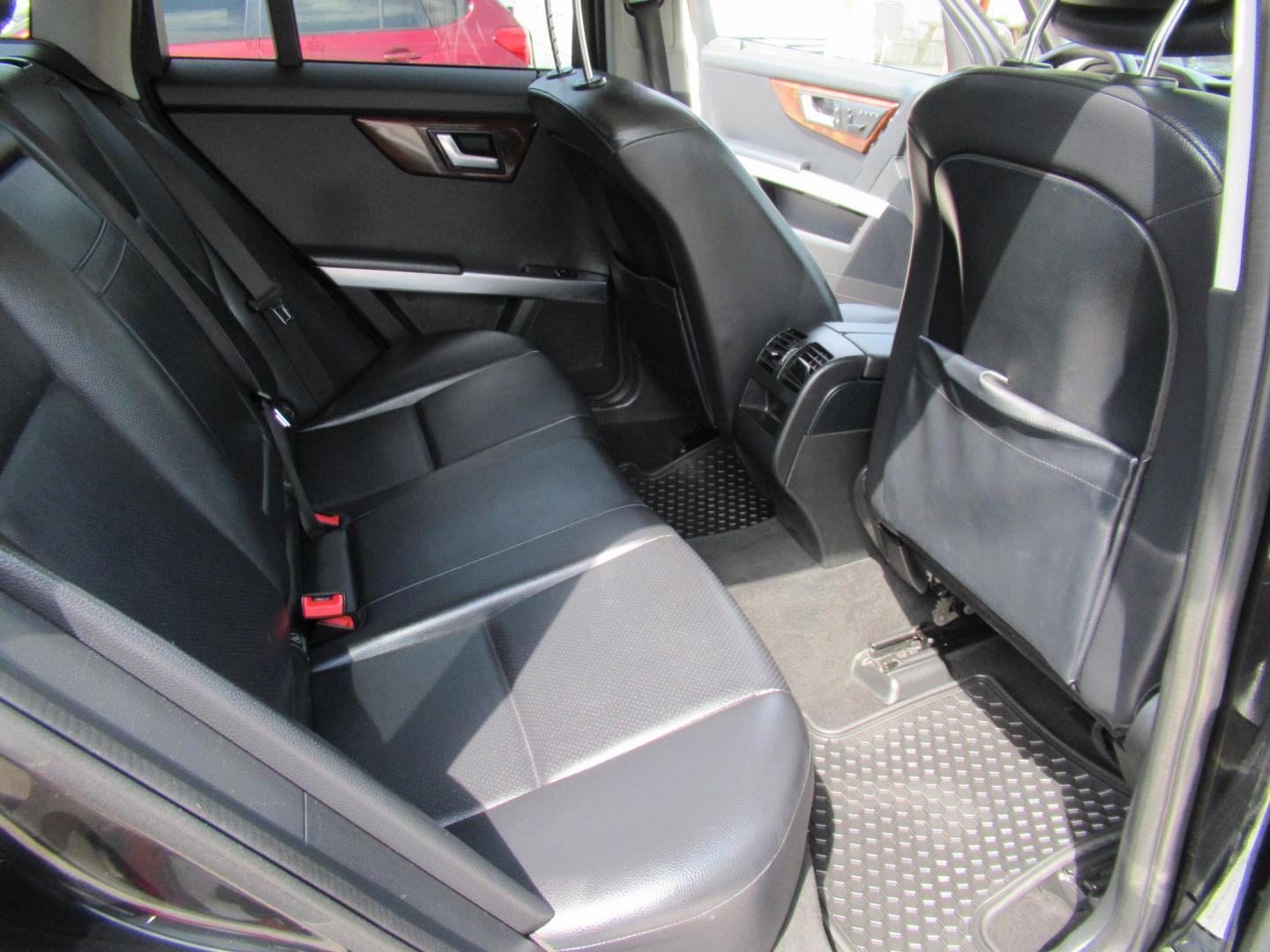 2012 Black /Black Mercedes-Benz GLK-Class GLK350 4MATIC (WDCGG8HB0CF) with an 3.5L V6 DOHC 24V engine, Automatic transmission, located at 1511 North Shepherd Dr., Houston, TX, 77008, (281) 657-1221, 29.798361, -95.412560 - 2012 MERCEDES-BENZ GLK 350 4MATIC VIN: WDCGG8HB0CF887299 W D C G G 8 H B 0 C F 8 8 7 2 9 9 4 DOOR WAGON/SPORT UTILITY 3.5L V6 F DOHC 24V GASOLINE ALL WHEEL DRIVE - Photo#10