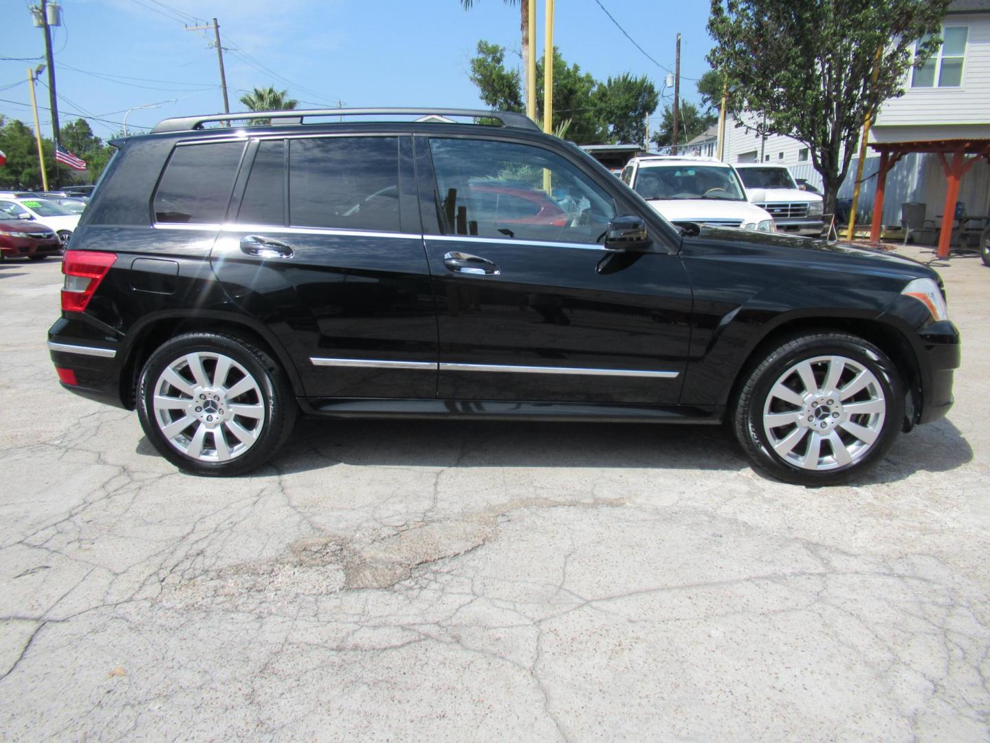 2012 Black /Black Mercedes-Benz GLK-Class GLK350 4MATIC (WDCGG8HB0CF) with an 3.5L V6 DOHC 24V engine, Automatic transmission, located at 1511 North Shepherd Dr., Houston, TX, 77008, (281) 657-1221, 29.798361, -95.412560 - 2012 MERCEDES-BENZ GLK 350 4MATIC VIN: WDCGG8HB0CF887299 W D C G G 8 H B 0 C F 8 8 7 2 9 9 4 DOOR WAGON/SPORT UTILITY 3.5L V6 F DOHC 24V GASOLINE ALL WHEEL DRIVE - Photo#18