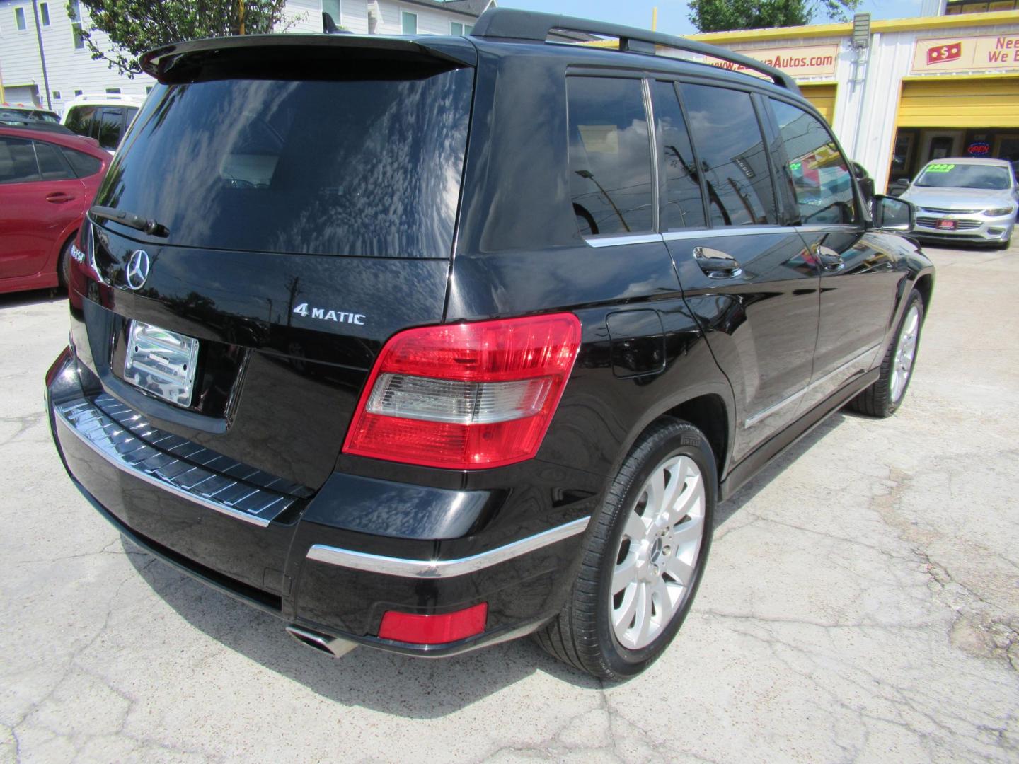 2012 Black /Black Mercedes-Benz GLK-Class GLK350 4MATIC (WDCGG8HB0CF) with an 3.5L V6 DOHC 24V engine, Automatic transmission, located at 1511 North Shepherd Dr., Houston, TX, 77008, (281) 657-1221, 29.798361, -95.412560 - 2012 MERCEDES-BENZ GLK 350 4MATIC VIN: WDCGG8HB0CF887299 W D C G G 8 H B 0 C F 8 8 7 2 9 9 4 DOOR WAGON/SPORT UTILITY 3.5L V6 F DOHC 24V GASOLINE ALL WHEEL DRIVE - Photo#19