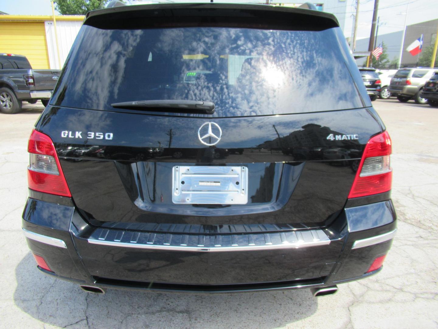 2012 Black /Black Mercedes-Benz GLK-Class GLK350 4MATIC (WDCGG8HB0CF) with an 3.5L V6 DOHC 24V engine, Automatic transmission, located at 1511 North Shepherd Dr., Houston, TX, 77008, (281) 657-1221, 29.798361, -95.412560 - 2012 MERCEDES-BENZ GLK 350 4MATIC VIN: WDCGG8HB0CF887299 W D C G G 8 H B 0 C F 8 8 7 2 9 9 4 DOOR WAGON/SPORT UTILITY 3.5L V6 F DOHC 24V GASOLINE ALL WHEEL DRIVE - Photo#20
