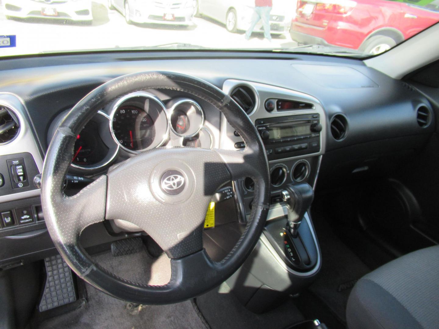 2005 Silver /Black Toyota Matrix 4WD (2T1LR32E25C) with an 1.8L L4 DOHC 16V engine, 4-Speed Automatic Overdrive transmission, located at 1511 North Shepherd Dr., Houston, TX, 77008, (281) 657-1221, 29.798361, -95.412560 - 2005 TOYOTA MATRIX XR VIN: 2T1LR32E25C457693 2 T 1 L R 3 2 E 2 5 C 4 5 7 6 9 3 HATCHBACK 4 DR 1.8L I4 F DOHC 16V GASOLINE ALL WHEEL DRIVE- Photo#3