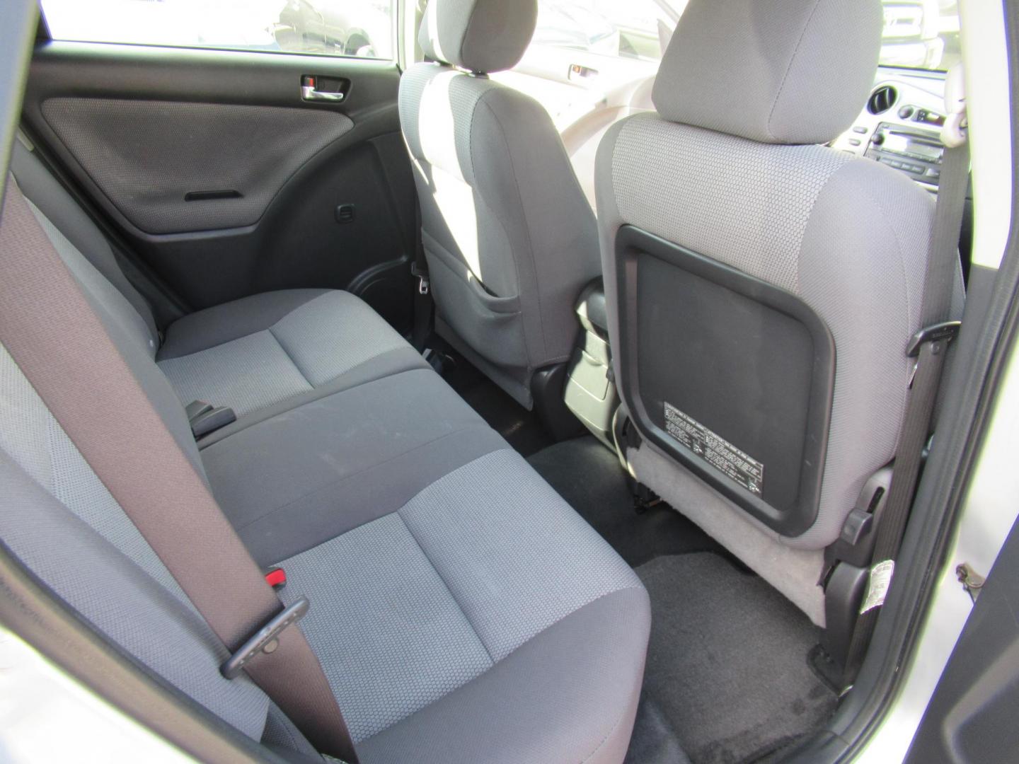 2005 Silver /Black Toyota Matrix 4WD (2T1LR32E25C) with an 1.8L L4 DOHC 16V engine, 4-Speed Automatic Overdrive transmission, located at 1511 North Shepherd Dr., Houston, TX, 77008, (281) 657-1221, 29.798361, -95.412560 - 2005 TOYOTA MATRIX XR VIN: 2T1LR32E25C457693 2 T 1 L R 3 2 E 2 5 C 4 5 7 6 9 3 HATCHBACK 4 DR 1.8L I4 F DOHC 16V GASOLINE ALL WHEEL DRIVE- Photo#8