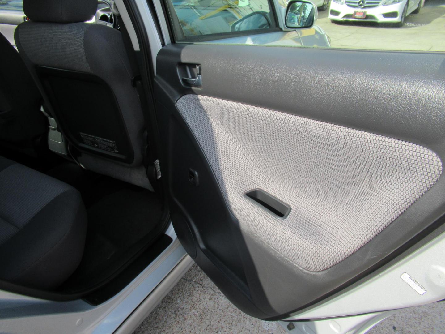 2005 Silver /Black Toyota Matrix 4WD (2T1LR32E25C) with an 1.8L L4 DOHC 16V engine, 4-Speed Automatic Overdrive transmission, located at 1511 North Shepherd Dr., Houston, TX, 77008, (281) 657-1221, 29.798361, -95.412560 - 2005 TOYOTA MATRIX XR VIN: 2T1LR32E25C457693 2 T 1 L R 3 2 E 2 5 C 4 5 7 6 9 3 HATCHBACK 4 DR 1.8L I4 F DOHC 16V GASOLINE ALL WHEEL DRIVE- Photo#9