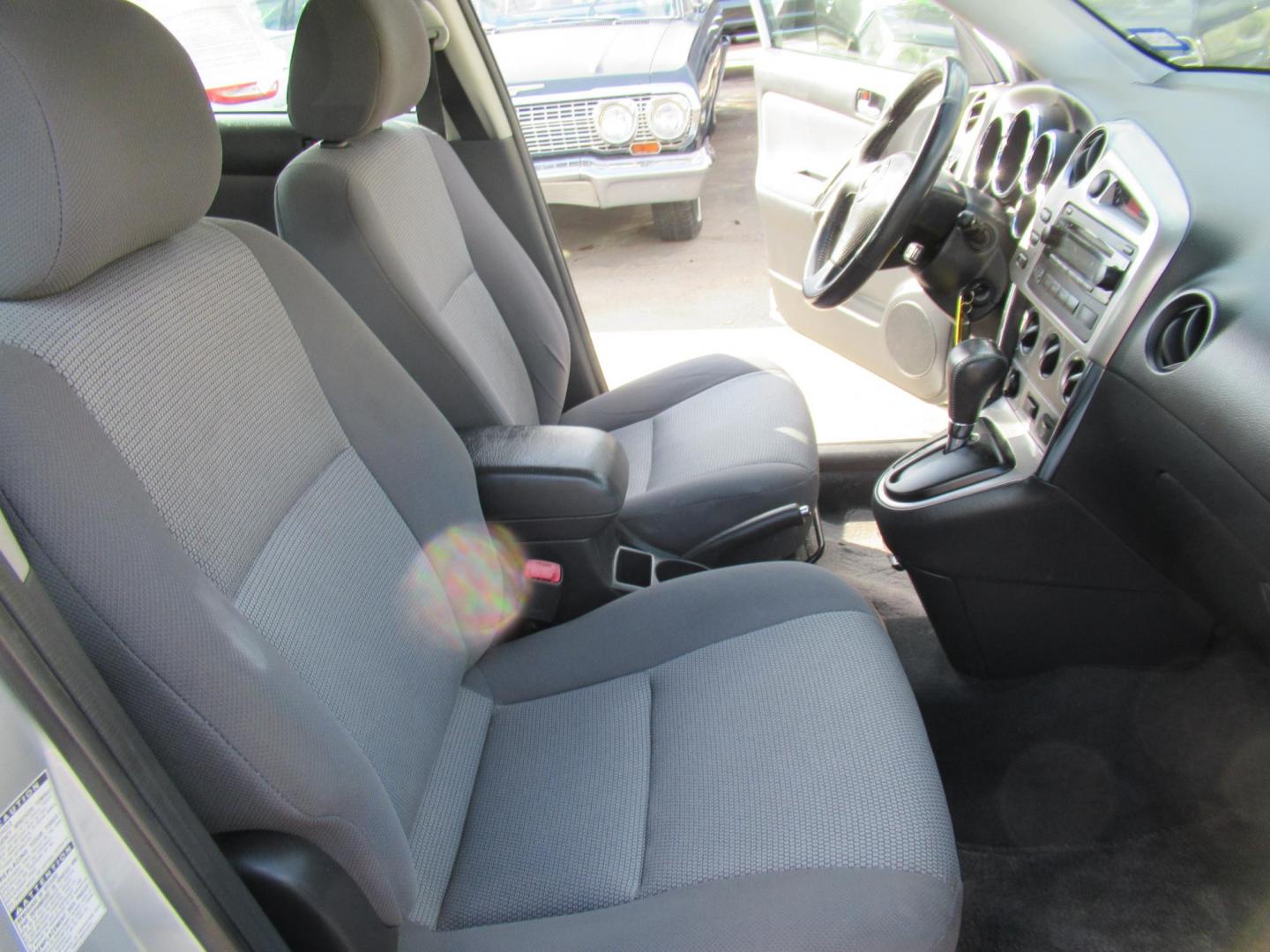 2005 Silver /Black Toyota Matrix 4WD (2T1LR32E25C) with an 1.8L L4 DOHC 16V engine, 4-Speed Automatic Overdrive transmission, located at 1511 North Shepherd Dr., Houston, TX, 77008, (281) 657-1221, 29.798361, -95.412560 - 2005 TOYOTA MATRIX XR VIN: 2T1LR32E25C457693 2 T 1 L R 3 2 E 2 5 C 4 5 7 6 9 3 HATCHBACK 4 DR 1.8L I4 F DOHC 16V GASOLINE ALL WHEEL DRIVE- Photo#11