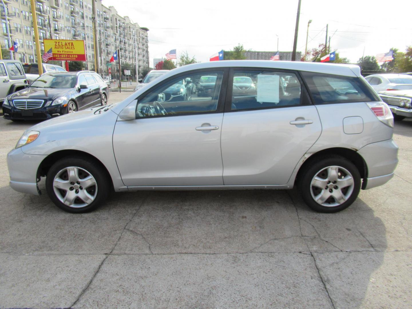 2005 Silver /Black Toyota Matrix 4WD (2T1LR32E25C) with an 1.8L L4 DOHC 16V engine, 4-Speed Automatic Overdrive transmission, located at 1511 North Shepherd Dr., Houston, TX, 77008, (281) 657-1221, 29.798361, -95.412560 - 2005 TOYOTA MATRIX XR VIN: 2T1LR32E25C457693 2 T 1 L R 3 2 E 2 5 C 4 5 7 6 9 3 HATCHBACK 4 DR 1.8L I4 F DOHC 16V GASOLINE ALL WHEEL DRIVE- Photo#17