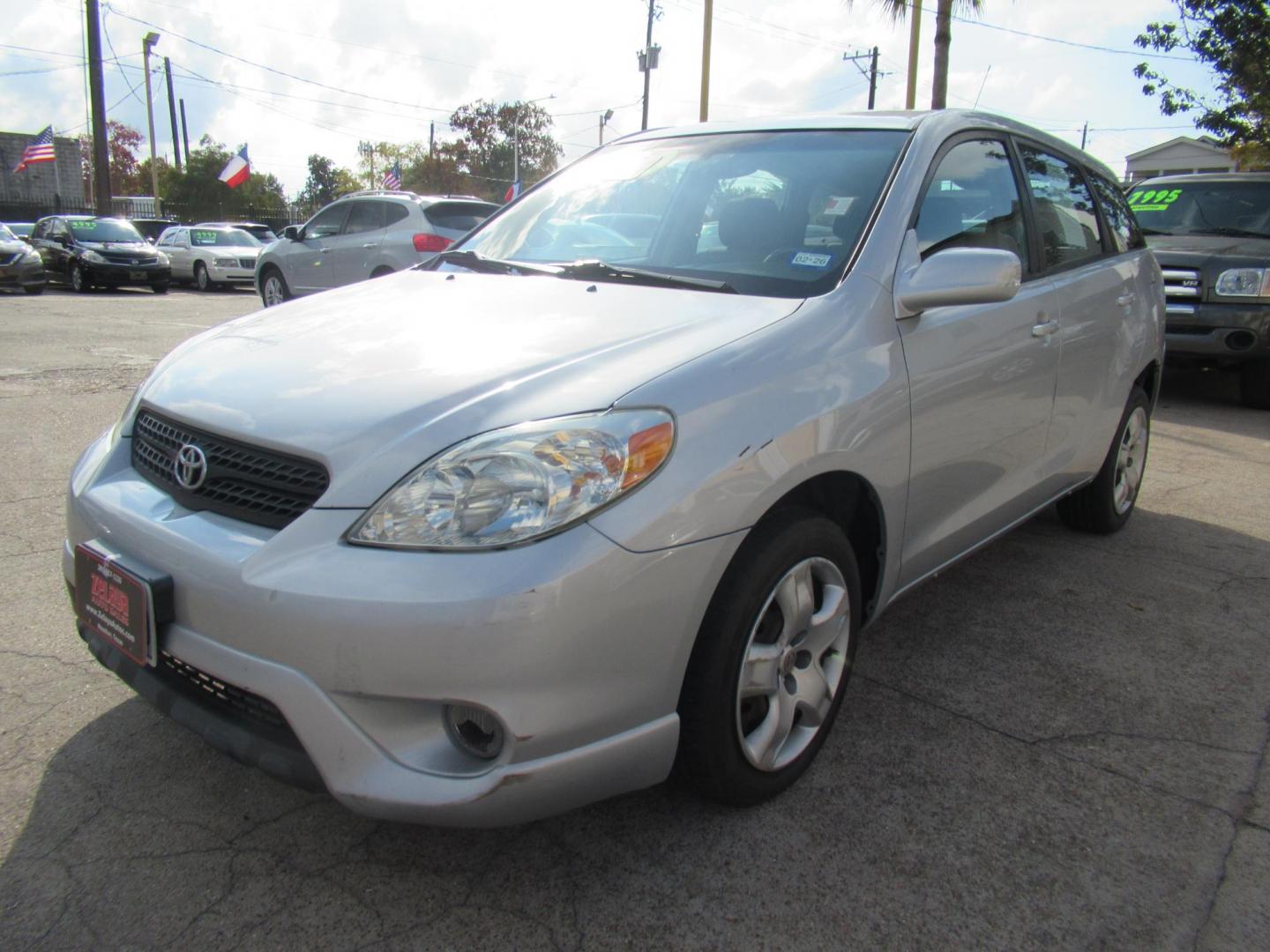 2005 Silver /Black Toyota Matrix 4WD (2T1LR32E25C) with an 1.8L L4 DOHC 16V engine, 4-Speed Automatic Overdrive transmission, located at 1511 North Shepherd Dr., Houston, TX, 77008, (281) 657-1221, 29.798361, -95.412560 - 2005 TOYOTA MATRIX XR VIN: 2T1LR32E25C457693 2 T 1 L R 3 2 E 2 5 C 4 5 7 6 9 3 HATCHBACK 4 DR 1.8L I4 F DOHC 16V GASOLINE ALL WHEEL DRIVE- Photo#20