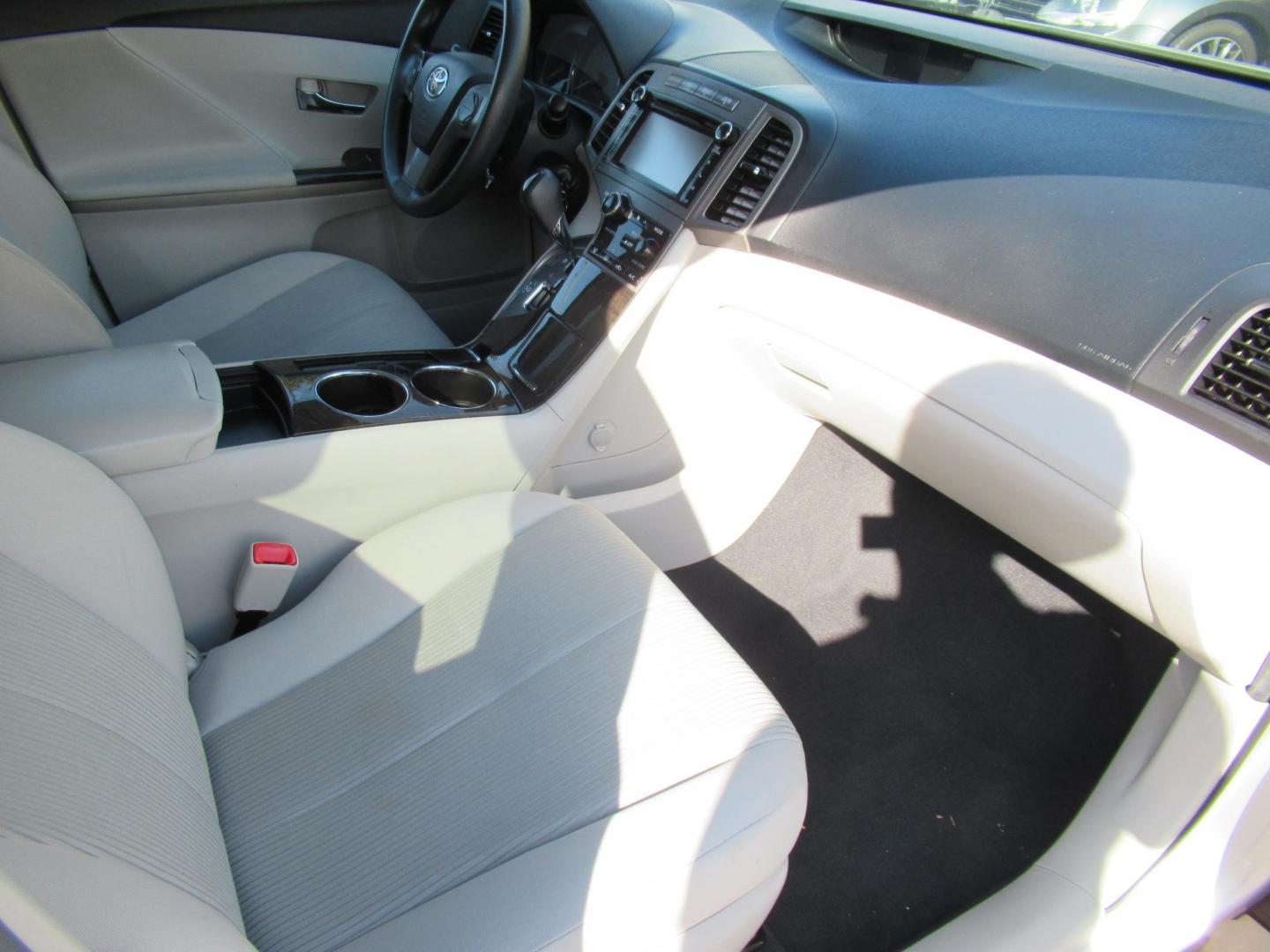 2014 Silver /Gray Toyota Venza LE V6 FWD (4T3ZK3BB3EU) with an 3.5L V6 DOHC 24V engine, 6-Speed Automatic transmission, located at 1511 North Shepherd Dr., Houston, TX, 77008, (281) 657-1221, 29.798361, -95.412560 - 2014 TOYOTA VENZA LE VIN: 4T3ZK3BB3EU069947 4 T 3 Z K 3 B B 3 E U 0 6 9 9 4 7 4 DOOR WAGON/SPORT UTILITY 3.5L V6 F DOHC 24V GASOLINE FRONT WHEEL DRIVE - Photo#2