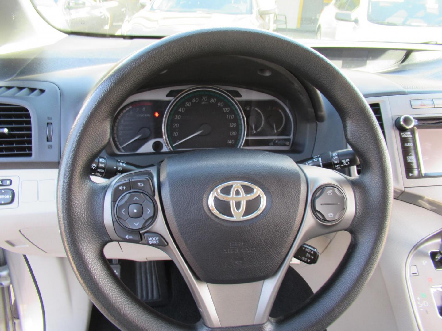 2014 Silver /Gray Toyota Venza LE V6 FWD (4T3ZK3BB3EU) with an 3.5L V6 DOHC 24V engine, 6-Speed Automatic transmission, located at 1511 North Shepherd Dr., Houston, TX, 77008, (281) 657-1221, 29.798361, -95.412560 - 2014 TOYOTA VENZA LE VIN: 4T3ZK3BB3EU069947 4 T 3 Z K 3 B B 3 E U 0 6 9 9 4 7 4 DOOR WAGON/SPORT UTILITY 3.5L V6 F DOHC 24V GASOLINE FRONT WHEEL DRIVE - Photo#4