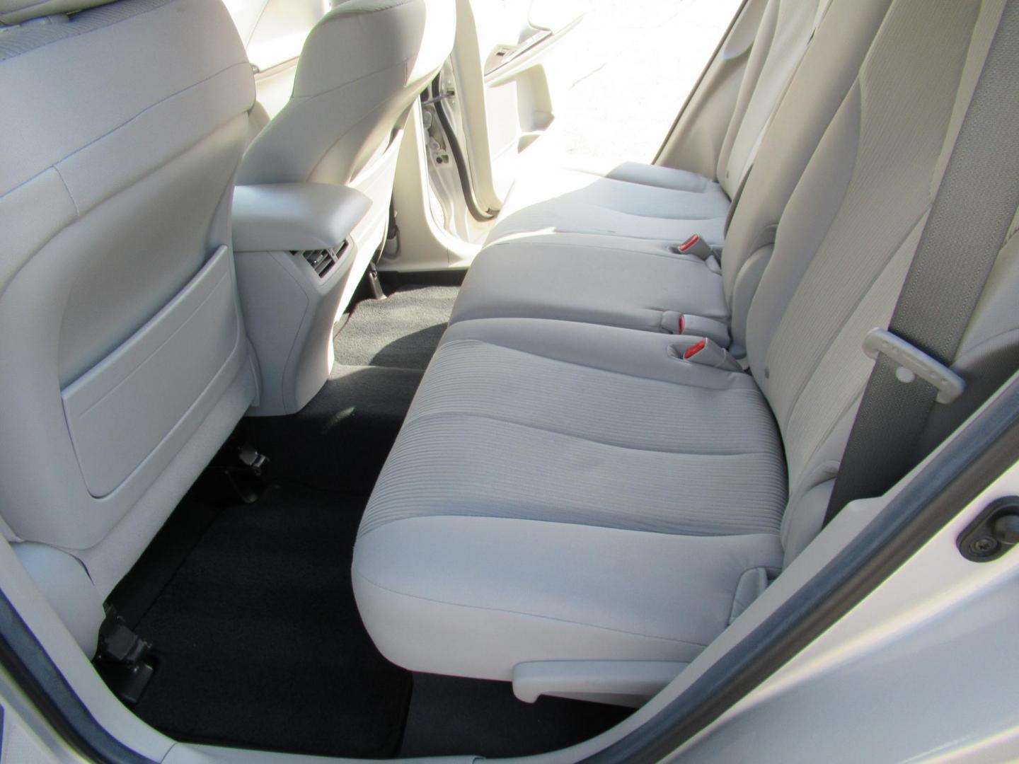 2014 Silver /Gray Toyota Venza LE V6 FWD (4T3ZK3BB3EU) with an 3.5L V6 DOHC 24V engine, 6-Speed Automatic transmission, located at 1511 North Shepherd Dr., Houston, TX, 77008, (281) 657-1221, 29.798361, -95.412560 - 2014 TOYOTA VENZA LE VIN: 4T3ZK3BB3EU069947 4 T 3 Z K 3 B B 3 E U 0 6 9 9 4 7 4 DOOR WAGON/SPORT UTILITY 3.5L V6 F DOHC 24V GASOLINE FRONT WHEEL DRIVE - Photo#8