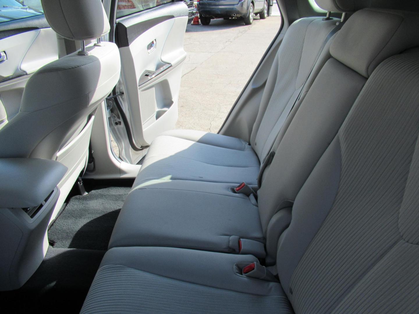 2014 Silver /Gray Toyota Venza LE V6 FWD (4T3ZK3BB3EU) with an 3.5L V6 DOHC 24V engine, 6-Speed Automatic transmission, located at 1511 North Shepherd Dr., Houston, TX, 77008, (281) 657-1221, 29.798361, -95.412560 - 2014 TOYOTA VENZA LE VIN: 4T3ZK3BB3EU069947 4 T 3 Z K 3 B B 3 E U 0 6 9 9 4 7 4 DOOR WAGON/SPORT UTILITY 3.5L V6 F DOHC 24V GASOLINE FRONT WHEEL DRIVE - Photo#9