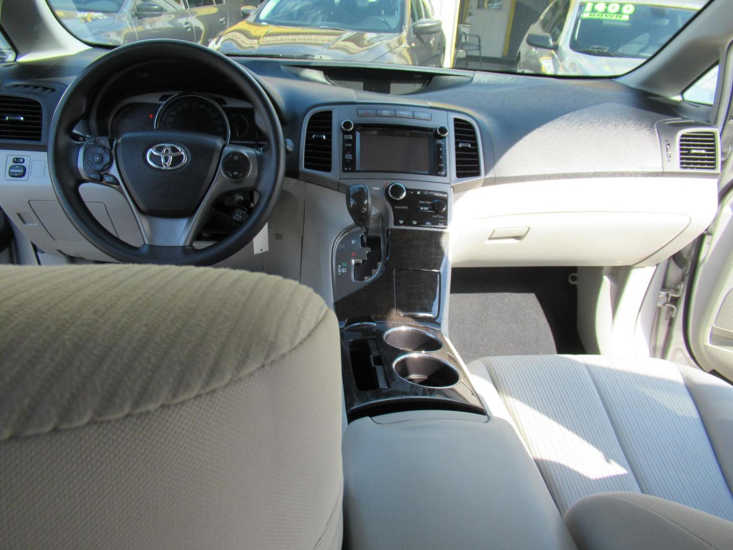 2014 Silver /Gray Toyota Venza LE V6 FWD (4T3ZK3BB3EU) with an 3.5L V6 DOHC 24V engine, 6-Speed Automatic transmission, located at 1511 North Shepherd Dr., Houston, TX, 77008, (281) 657-1221, 29.798361, -95.412560 - 2014 TOYOTA VENZA LE VIN: 4T3ZK3BB3EU069947 4 T 3 Z K 3 B B 3 E U 0 6 9 9 4 7 4 DOOR WAGON/SPORT UTILITY 3.5L V6 F DOHC 24V GASOLINE FRONT WHEEL DRIVE - Photo#11