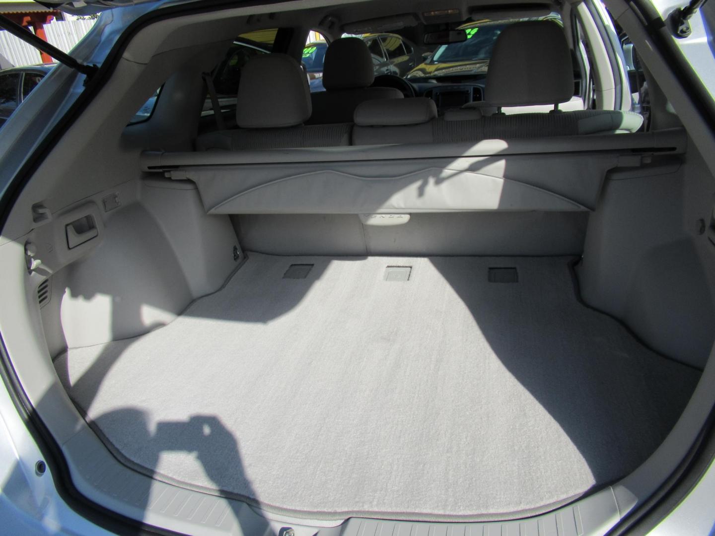 2014 Silver /Gray Toyota Venza LE V6 FWD (4T3ZK3BB3EU) with an 3.5L V6 DOHC 24V engine, 6-Speed Automatic transmission, located at 1511 North Shepherd Dr., Houston, TX, 77008, (281) 657-1221, 29.798361, -95.412560 - 2014 TOYOTA VENZA LE VIN: 4T3ZK3BB3EU069947 4 T 3 Z K 3 B B 3 E U 0 6 9 9 4 7 4 DOOR WAGON/SPORT UTILITY 3.5L V6 F DOHC 24V GASOLINE FRONT WHEEL DRIVE - Photo#13