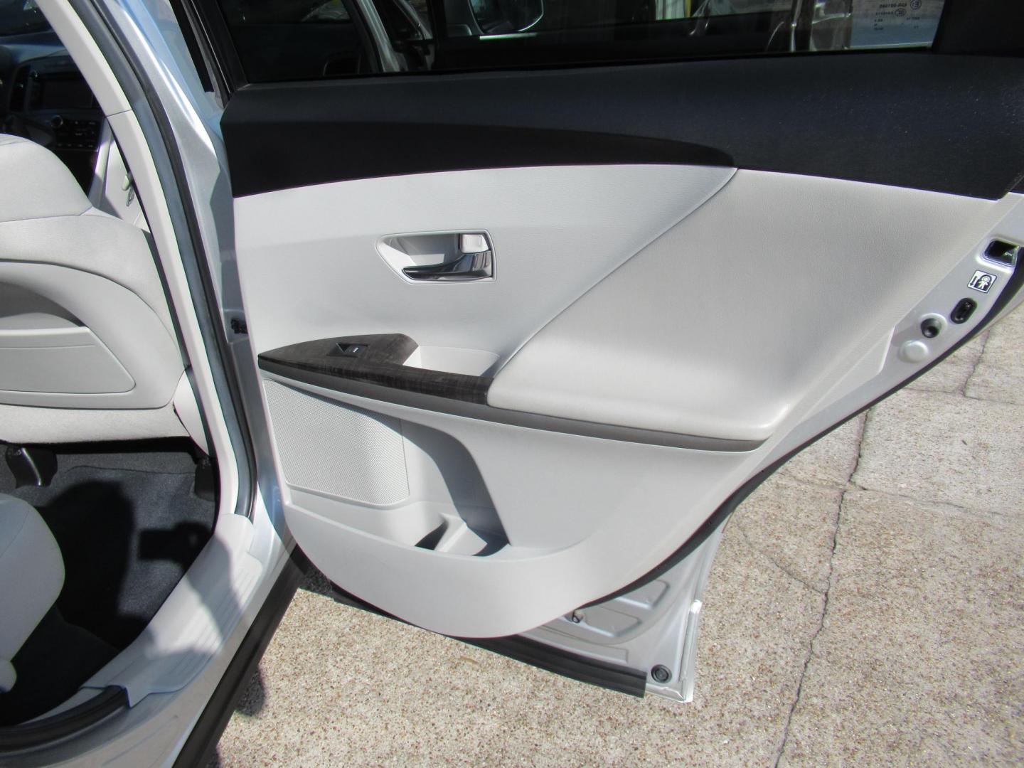 2014 Silver /Gray Toyota Venza LE V6 FWD (4T3ZK3BB3EU) with an 3.5L V6 DOHC 24V engine, 6-Speed Automatic transmission, located at 1511 North Shepherd Dr., Houston, TX, 77008, (281) 657-1221, 29.798361, -95.412560 - 2014 TOYOTA VENZA LE VIN: 4T3ZK3BB3EU069947 4 T 3 Z K 3 B B 3 E U 0 6 9 9 4 7 4 DOOR WAGON/SPORT UTILITY 3.5L V6 F DOHC 24V GASOLINE FRONT WHEEL DRIVE - Photo#14