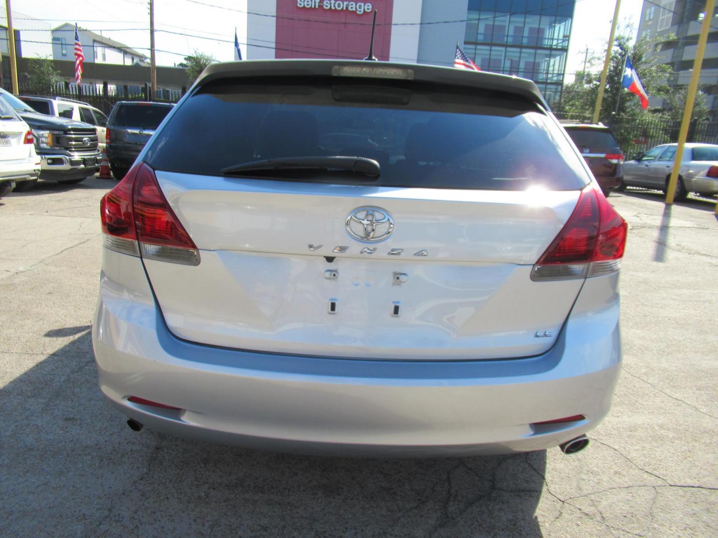 2014 Silver /Gray Toyota Venza LE V6 FWD (4T3ZK3BB3EU) with an 3.5L V6 DOHC 24V engine, 6-Speed Automatic transmission, located at 1511 North Shepherd Dr., Houston, TX, 77008, (281) 657-1221, 29.798361, -95.412560 - 2014 TOYOTA VENZA LE VIN: 4T3ZK3BB3EU069947 4 T 3 Z K 3 B B 3 E U 0 6 9 9 4 7 4 DOOR WAGON/SPORT UTILITY 3.5L V6 F DOHC 24V GASOLINE FRONT WHEEL DRIVE - Photo#16