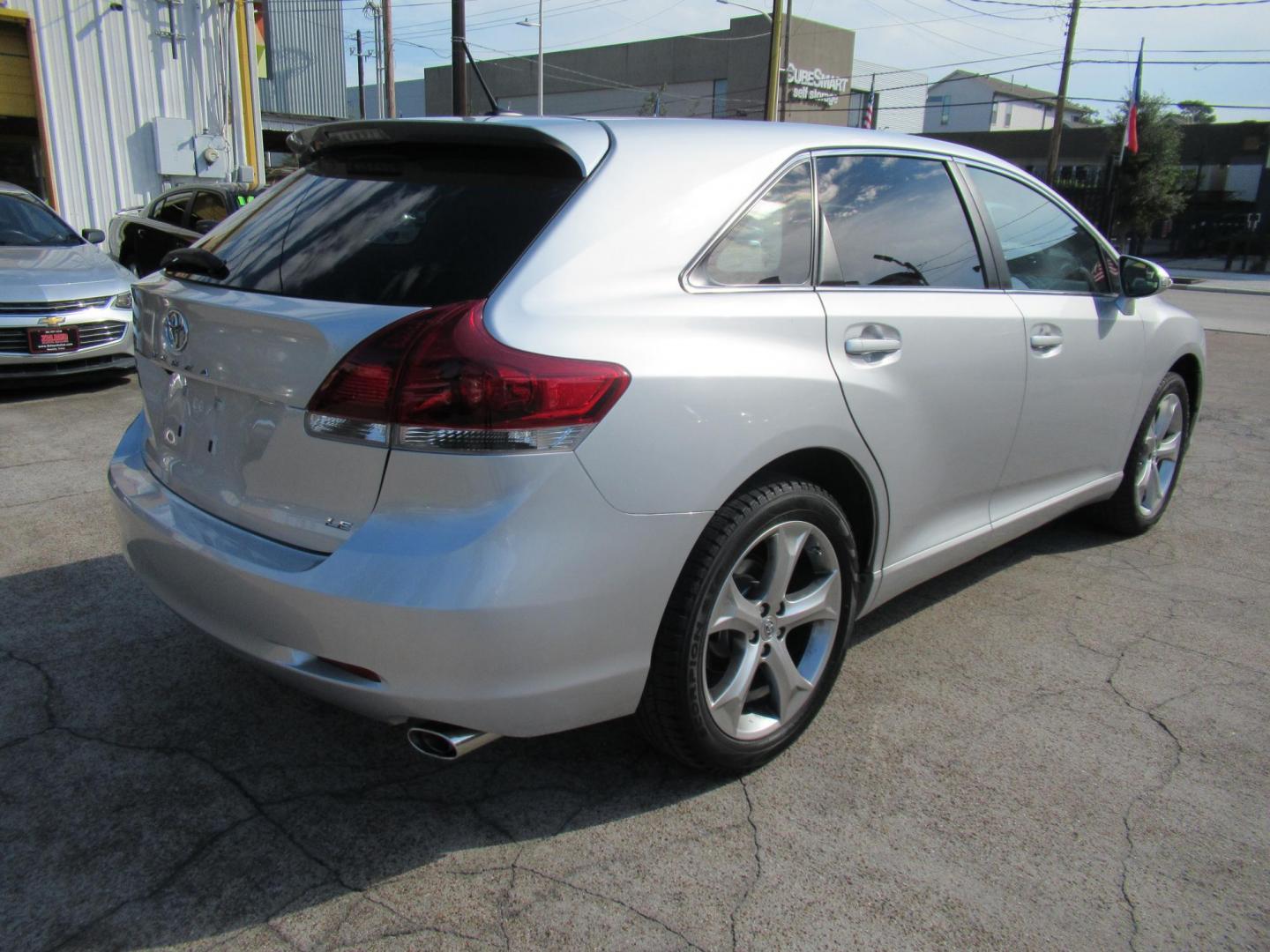 2014 Silver /Gray Toyota Venza LE V6 FWD (4T3ZK3BB3EU) with an 3.5L V6 DOHC 24V engine, 6-Speed Automatic transmission, located at 1511 North Shepherd Dr., Houston, TX, 77008, (281) 657-1221, 29.798361, -95.412560 - 2014 TOYOTA VENZA LE VIN: 4T3ZK3BB3EU069947 4 T 3 Z K 3 B B 3 E U 0 6 9 9 4 7 4 DOOR WAGON/SPORT UTILITY 3.5L V6 F DOHC 24V GASOLINE FRONT WHEEL DRIVE - Photo#17