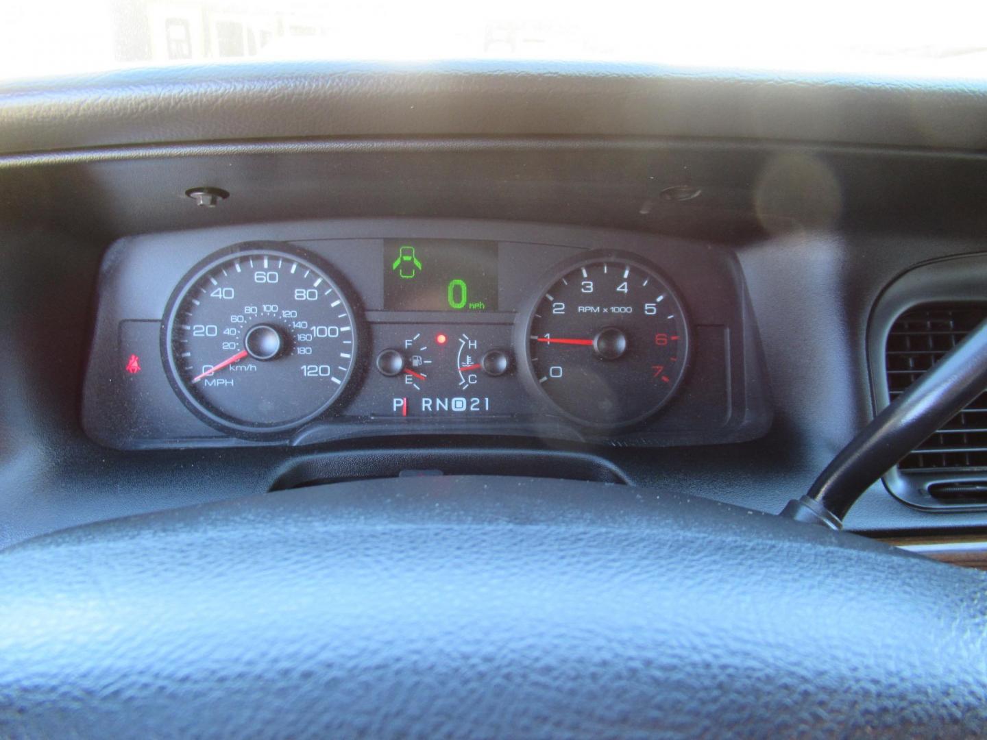 2007 Black /Black Ford Crown Victoria LX (2FAFP74V97X) with an 4.6L V8 SOHC 16V FFV engine, 4-Speed Automatic Overdrive transmission, located at 1511 North Shepherd Dr., Houston, TX, 77008, (281) 657-1221, 29.798361, -95.412560 - 2007 FORD CROWN VICTORIA LX VIN: 2FAFP74V97X111216 2 F A F P 7 4 V 9 7 X 1 1 1 2 1 6 SEDAN 4 DR 4.6L V8 F SOHC FLEX FUEL VERY CLEAN WELL MAINTAINED LOW LOW MILES RUNS GREAT REAR WHEEL DRIVE READY TO DRIVE - Photo#6