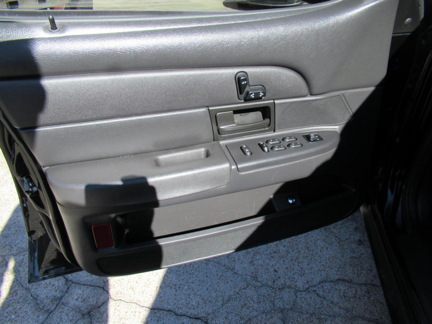 2007 Black /Black Ford Crown Victoria LX (2FAFP74V97X) with an 4.6L V8 SOHC 16V FFV engine, 4-Speed Automatic Overdrive transmission, located at 1511 North Shepherd Dr., Houston, TX, 77008, (281) 657-1221, 29.798361, -95.412560 - 2007 FORD CROWN VICTORIA LX VIN: 2FAFP74V97X111216 2 F A F P 7 4 V 9 7 X 1 1 1 2 1 6 SEDAN 4 DR 4.6L V8 F SOHC FLEX FUEL VERY CLEAN WELL MAINTAINED LOW LOW MILES RUNS GREAT REAR WHEEL DRIVE READY TO DRIVE - Photo#11