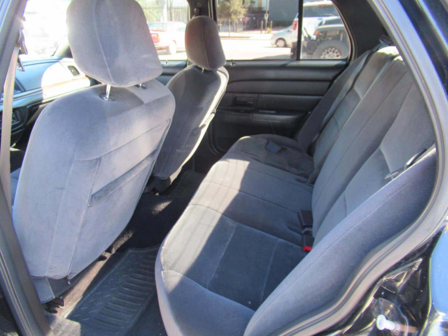 2007 Black /Black Ford Crown Victoria LX (2FAFP74V97X) with an 4.6L V8 SOHC 16V FFV engine, 4-Speed Automatic Overdrive transmission, located at 1511 North Shepherd Dr., Houston, TX, 77008, (281) 657-1221, 29.798361, -95.412560 - 2007 FORD CROWN VICTORIA LX VIN: 2FAFP74V97X111216 2 F A F P 7 4 V 9 7 X 1 1 1 2 1 6 SEDAN 4 DR 4.6L V8 F SOHC FLEX FUEL VERY CLEAN WELL MAINTAINED LOW LOW MILES RUNS GREAT REAR WHEEL DRIVE READY TO DRIVE - Photo#12