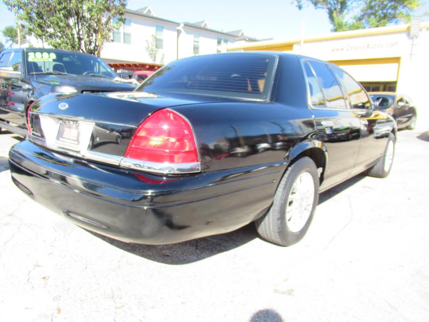 2007 Black /Black Ford Crown Victoria LX (2FAFP74V97X) with an 4.6L V8 SOHC 16V FFV engine, 4-Speed Automatic Overdrive transmission, located at 1511 North Shepherd Dr., Houston, TX, 77008, (281) 657-1221, 29.798361, -95.412560 - 2007 FORD CROWN VICTORIA LX VIN: 2FAFP74V97X111216 2 F A F P 7 4 V 9 7 X 1 1 1 2 1 6 SEDAN 4 DR 4.6L V8 F SOHC FLEX FUEL VERY CLEAN WELL MAINTAINED LOW LOW MILES RUNS GREAT REAR WHEEL DRIVE READY TO DRIVE - Photo#18