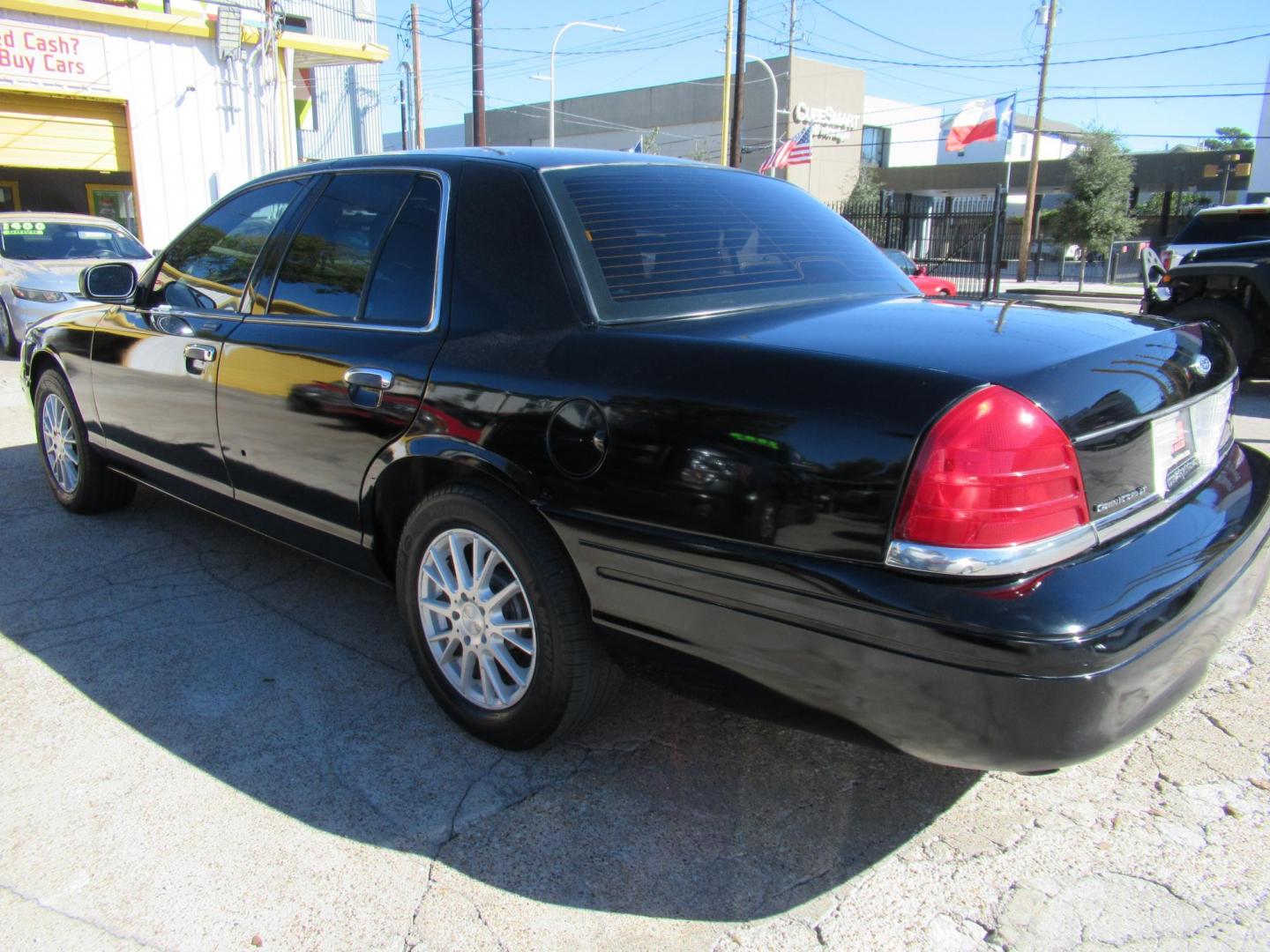 2007 Black /Black Ford Crown Victoria LX (2FAFP74V97X) with an 4.6L V8 SOHC 16V FFV engine, 4-Speed Automatic Overdrive transmission, located at 1511 North Shepherd Dr., Houston, TX, 77008, (281) 657-1221, 29.798361, -95.412560 - 2007 FORD CROWN VICTORIA LX VIN: 2FAFP74V97X111216 2 F A F P 7 4 V 9 7 X 1 1 1 2 1 6 SEDAN 4 DR 4.6L V8 F SOHC FLEX FUEL VERY CLEAN WELL MAINTAINED LOW LOW MILES RUNS GREAT REAR WHEEL DRIVE READY TO DRIVE - Photo#20