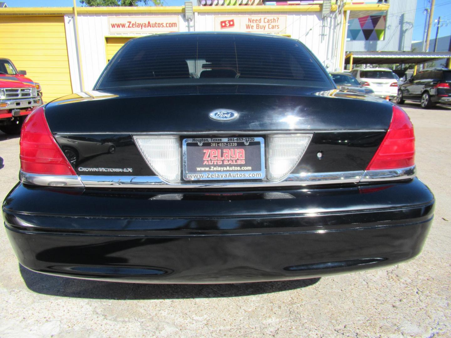2007 Black /Black Ford Crown Victoria LX (2FAFP74V97X) with an 4.6L V8 SOHC 16V FFV engine, 4-Speed Automatic Overdrive transmission, located at 1511 North Shepherd Dr., Houston, TX, 77008, (281) 657-1221, 29.798361, -95.412560 - 2007 FORD CROWN VICTORIA LX VIN: 2FAFP74V97X111216 2 F A F P 7 4 V 9 7 X 1 1 1 2 1 6 SEDAN 4 DR 4.6L V8 F SOHC FLEX FUEL VERY CLEAN WELL MAINTAINED LOW LOW MILES RUNS GREAT REAR WHEEL DRIVE READY TO DRIVE - Photo#19