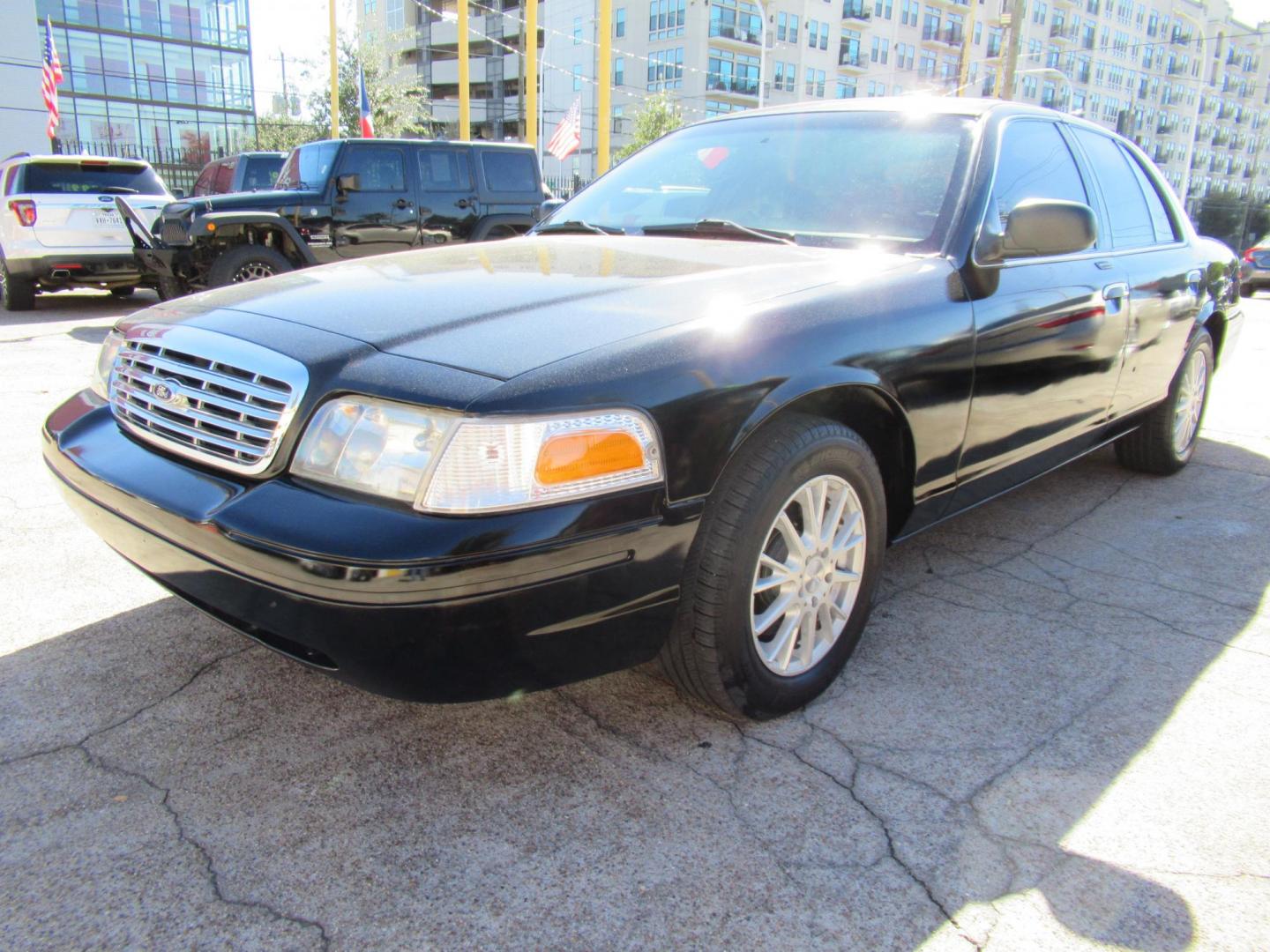2007 Black /Black Ford Crown Victoria LX (2FAFP74V97X) with an 4.6L V8 SOHC 16V FFV engine, 4-Speed Automatic Overdrive transmission, located at 1511 North Shepherd Dr., Houston, TX, 77008, (281) 657-1221, 29.798361, -95.412560 - 2007 FORD CROWN VICTORIA LX VIN: 2FAFP74V97X111216 2 F A F P 7 4 V 9 7 X 1 1 1 2 1 6 SEDAN 4 DR 4.6L V8 F SOHC FLEX FUEL VERY CLEAN WELL MAINTAINED LOW LOW MILES RUNS GREAT REAR WHEEL DRIVE READY TO DRIVE - Photo#21