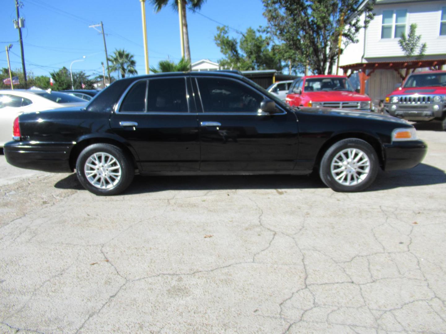 2007 Black /Black Ford Crown Victoria LX (2FAFP74V97X) with an 4.6L V8 SOHC 16V FFV engine, 4-Speed Automatic Overdrive transmission, located at 1511 North Shepherd Dr., Houston, TX, 77008, (281) 657-1221, 29.798361, -95.412560 - 2007 FORD CROWN VICTORIA LX VIN: 2FAFP74V97X111216 2 F A F P 7 4 V 9 7 X 1 1 1 2 1 6 SEDAN 4 DR 4.6L V8 F SOHC FLEX FUEL VERY CLEAN WELL MAINTAINED LOW LOW MILES RUNS GREAT REAR WHEEL DRIVE READY TO DRIVE - Photo#25