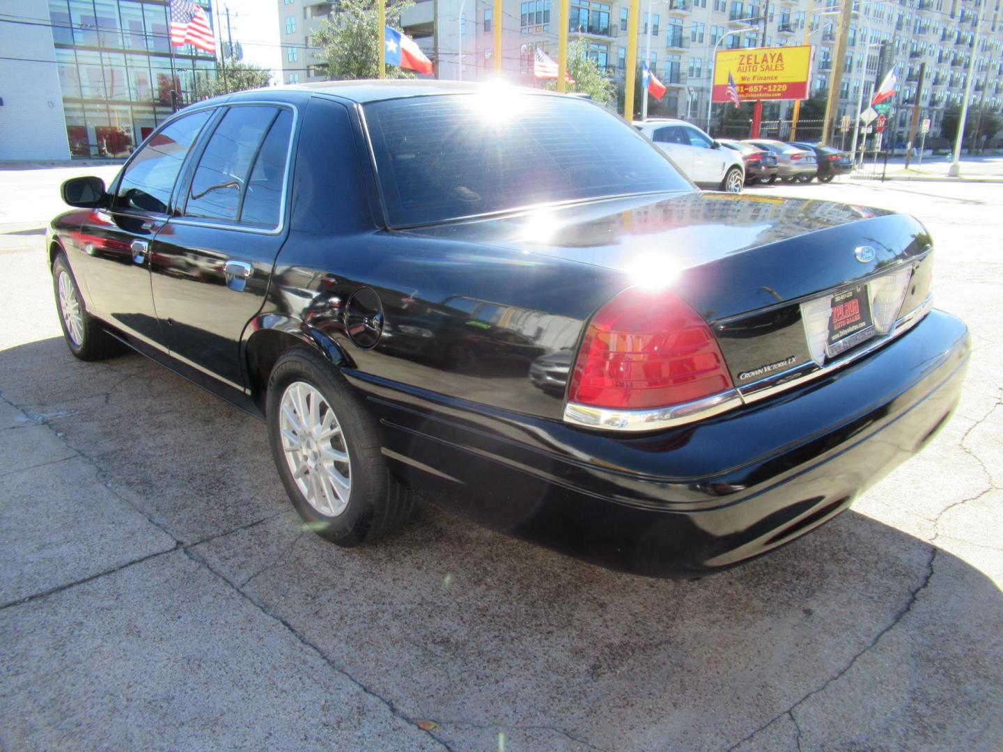 2007 Black /Black Ford Crown Victoria LX (2FAFP74V97X) with an 4.6L V8 SOHC 16V FFV engine, 4-Speed Automatic Overdrive transmission, located at 1511 North Shepherd Dr., Houston, TX, 77008, (281) 657-1221, 29.798361, -95.412560 - 2007 FORD CROWN VICTORIA LX VIN: 2FAFP74V97X111216 2 F A F P 7 4 V 9 7 X 1 1 1 2 1 6 SEDAN 4 DR 4.6L V8 F SOHC FLEX FUEL VERY CLEAN WELL MAINTAINED LOW LOW MILES RUNS GREAT REAR WHEEL DRIVE READY TO DRIVE - Photo#27