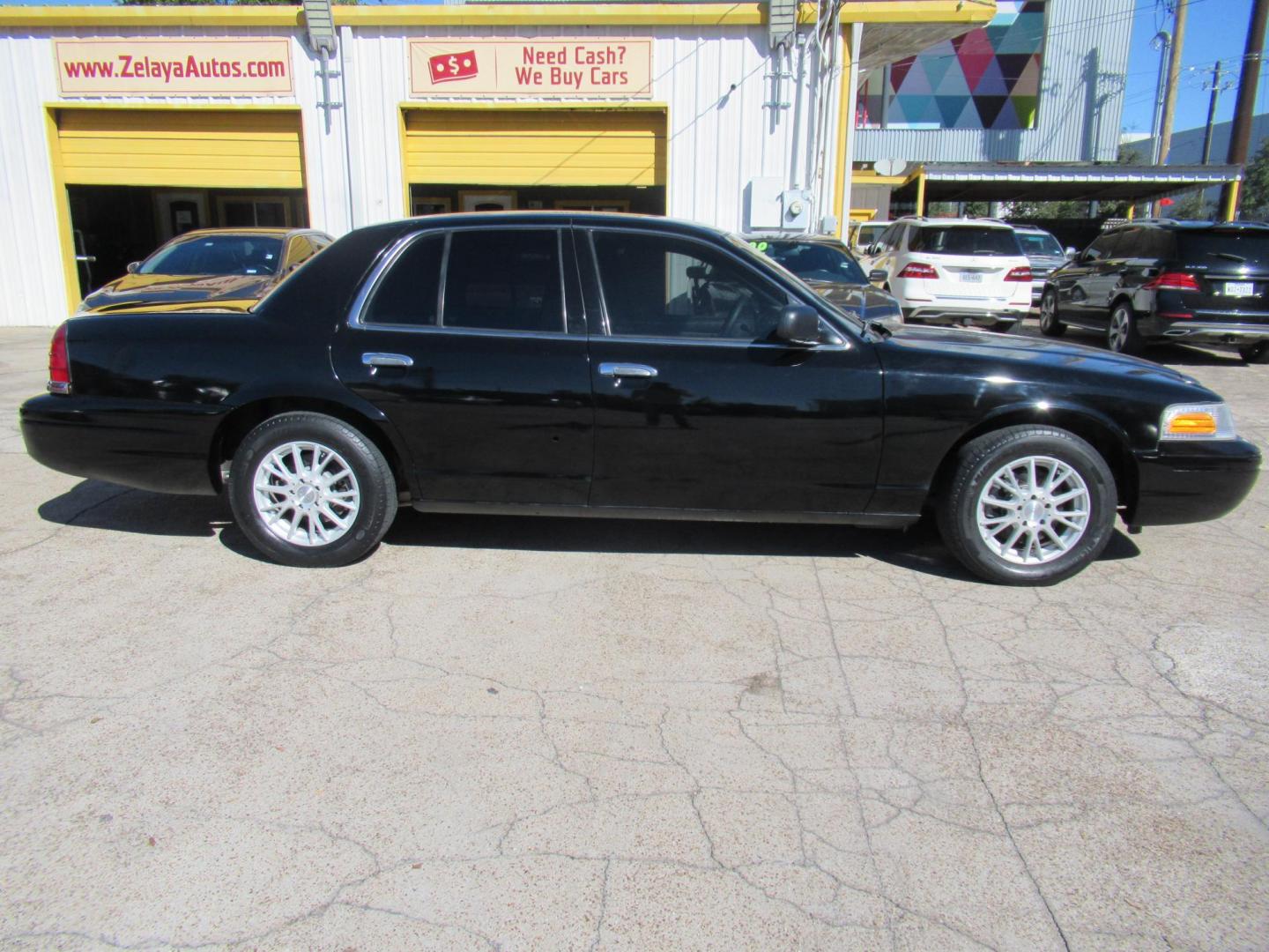 2007 Black /Black Ford Crown Victoria LX (2FAFP74V97X) with an 4.6L V8 SOHC 16V FFV engine, 4-Speed Automatic Overdrive transmission, located at 1511 North Shepherd Dr., Houston, TX, 77008, (281) 657-1221, 29.798361, -95.412560 - 2007 FORD CROWN VICTORIA LX VIN: 2FAFP74V97X111216 2 F A F P 7 4 V 9 7 X 1 1 1 2 1 6 SEDAN 4 DR 4.6L V8 F SOHC FLEX FUEL VERY CLEAN WELL MAINTAINED LOW LOW MILES RUNS GREAT REAR WHEEL DRIVE READY TO DRIVE - Photo#30