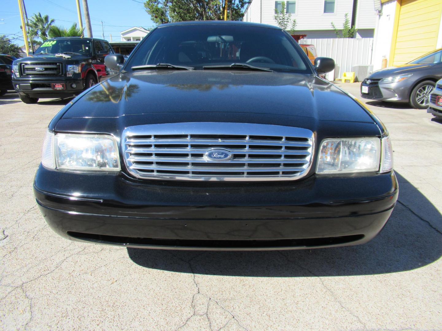 2007 Black /Black Ford Crown Victoria LX (2FAFP74V97X) with an 4.6L V8 SOHC 16V FFV engine, 4-Speed Automatic Overdrive transmission, located at 1511 North Shepherd Dr., Houston, TX, 77008, (281) 657-1221, 29.798361, -95.412560 - 2007 FORD CROWN VICTORIA LX VIN: 2FAFP74V97X111216 2 F A F P 7 4 V 9 7 X 1 1 1 2 1 6 SEDAN 4 DR 4.6L V8 F SOHC FLEX FUEL VERY CLEAN WELL MAINTAINED LOW LOW MILES RUNS GREAT REAR WHEEL DRIVE READY TO DRIVE - Photo#32
