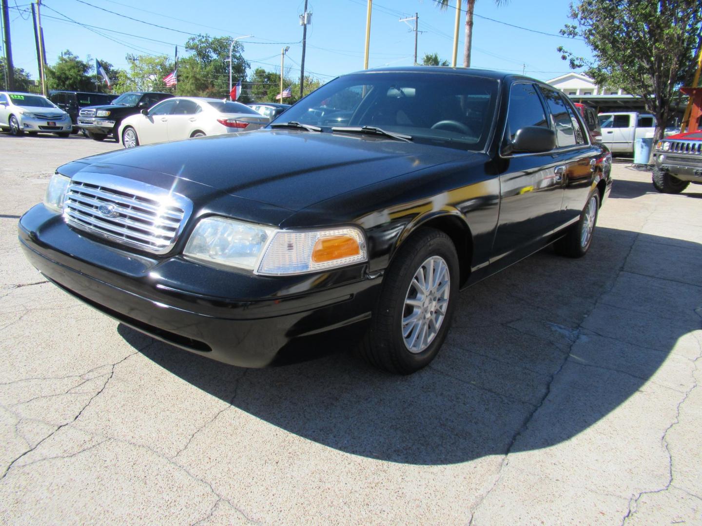 2007 Black /Black Ford Crown Victoria LX (2FAFP74V97X) with an 4.6L V8 SOHC 16V FFV engine, 4-Speed Automatic Overdrive transmission, located at 1511 North Shepherd Dr., Houston, TX, 77008, (281) 657-1221, 29.798361, -95.412560 - 2007 FORD CROWN VICTORIA LX VIN: 2FAFP74V97X111216 2 F A F P 7 4 V 9 7 X 1 1 1 2 1 6 SEDAN 4 DR 4.6L V8 F SOHC FLEX FUEL VERY CLEAN WELL MAINTAINED LOW LOW MILES RUNS GREAT REAR WHEEL DRIVE READY TO DRIVE - Photo#33