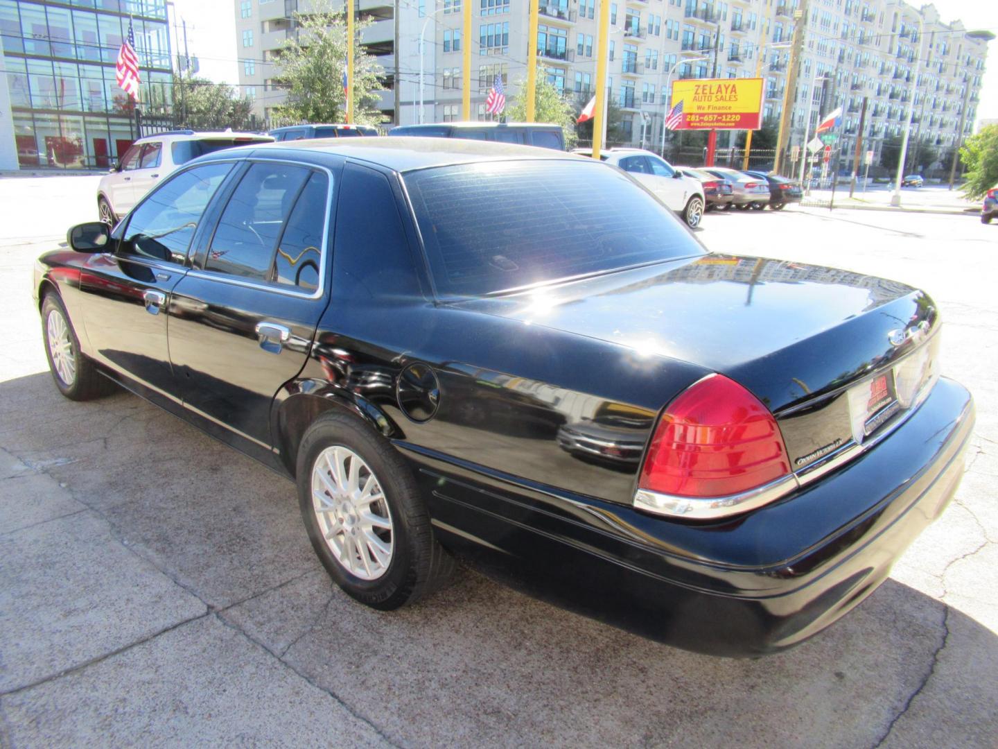 2007 Black /Black Ford Crown Victoria LX (2FAFP74V97X) with an 4.6L V8 SOHC 16V FFV engine, 4-Speed Automatic Overdrive transmission, located at 1511 North Shepherd Dr., Houston, TX, 77008, (281) 657-1221, 29.798361, -95.412560 - 2007 FORD CROWN VICTORIA LX VIN: 2FAFP74V97X111216 2 F A F P 7 4 V 9 7 X 1 1 1 2 1 6 SEDAN 4 DR 4.6L V8 F SOHC FLEX FUEL VERY CLEAN WELL MAINTAINED LOW LOW MILES RUNS GREAT REAR WHEEL DRIVE READY TO DRIVE - Photo#35